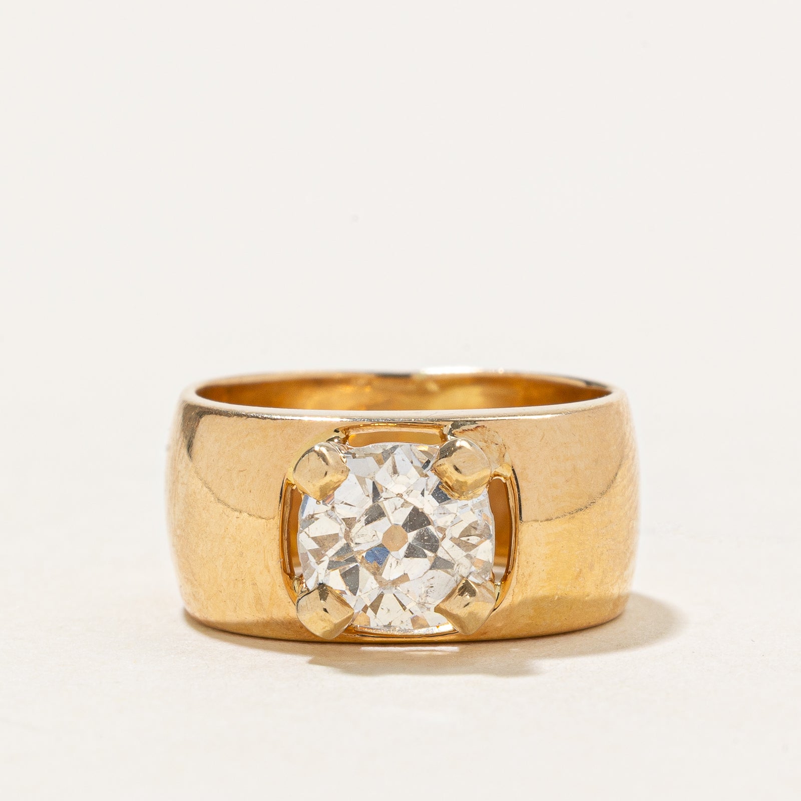 Bague « Cavelti » en or 18 carats sertie d’un diamant de mine ancienne de 1,35 carat (taille 3,5).