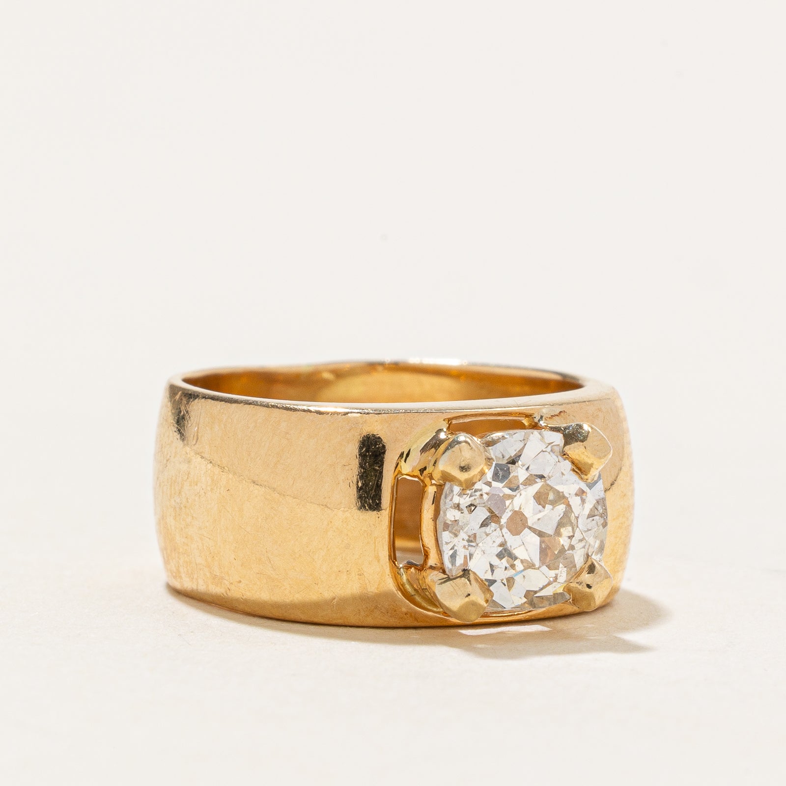 Bague « Cavelti » en or 18 carats sertie d’un diamant de mine ancienne de 1,35 carat (taille 3,5).