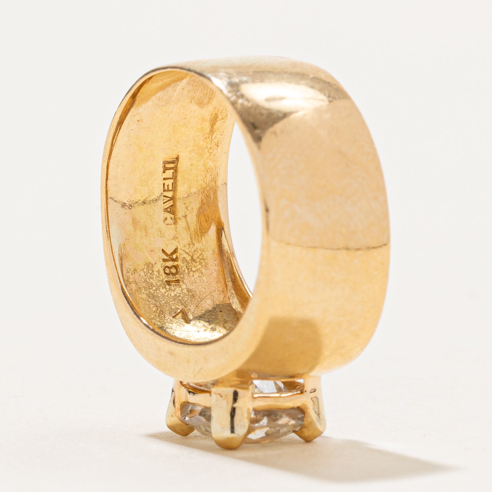 Bague « Cavelti » en or 18 carats sertie d’un diamant de mine ancienne de 1,35 carat (taille 3,5).