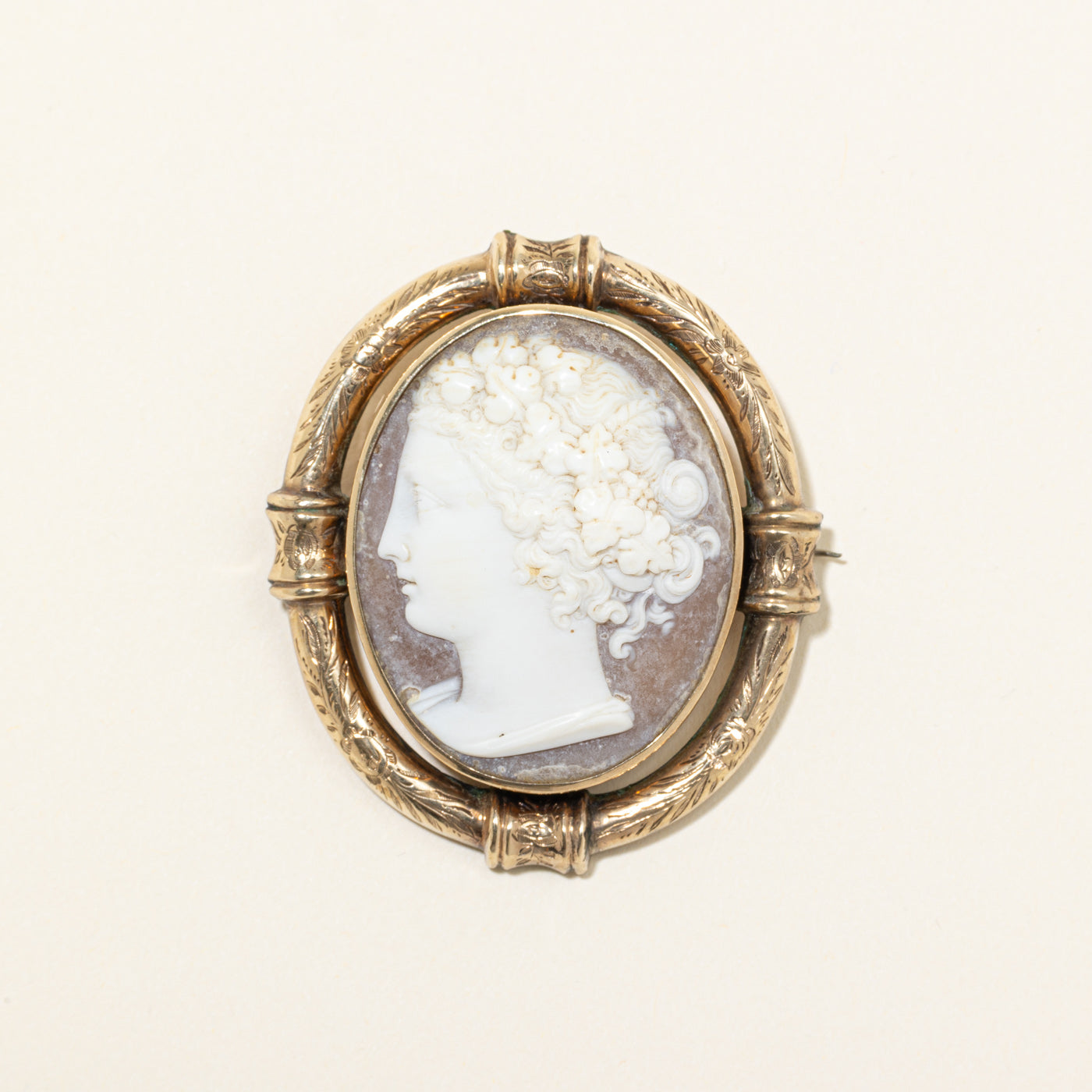 9K Shell Cameo Floral Engraved Brooch | 40.00ct