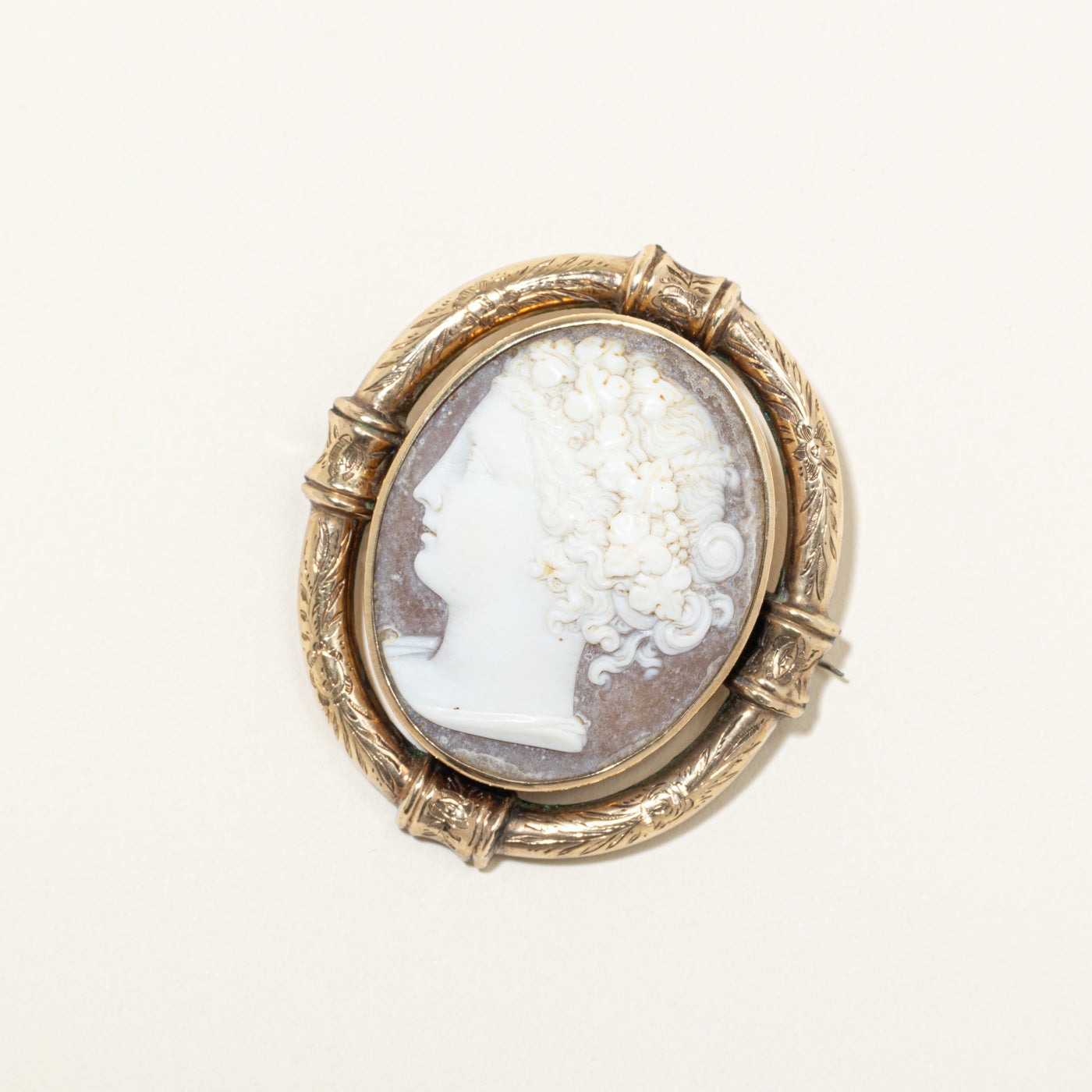 9K Shell Cameo Floral Engraved Brooch | 40.00ct