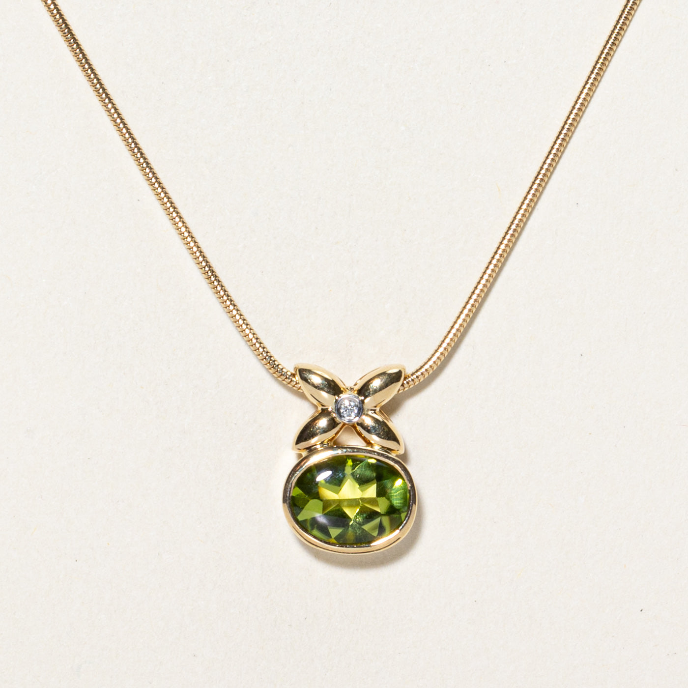 'Birks' Peridot & Diamond Flower Pendant Necklace | 2.00ct, 0.01ct | 18"