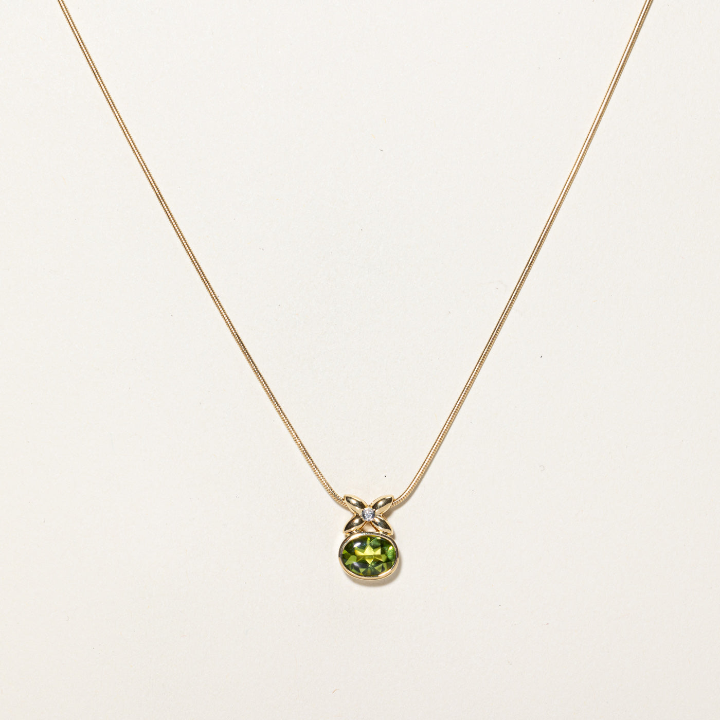 'Birks' Peridot & Diamond Flower Pendant Necklace | 2.00ct, 0.01ct | 18"