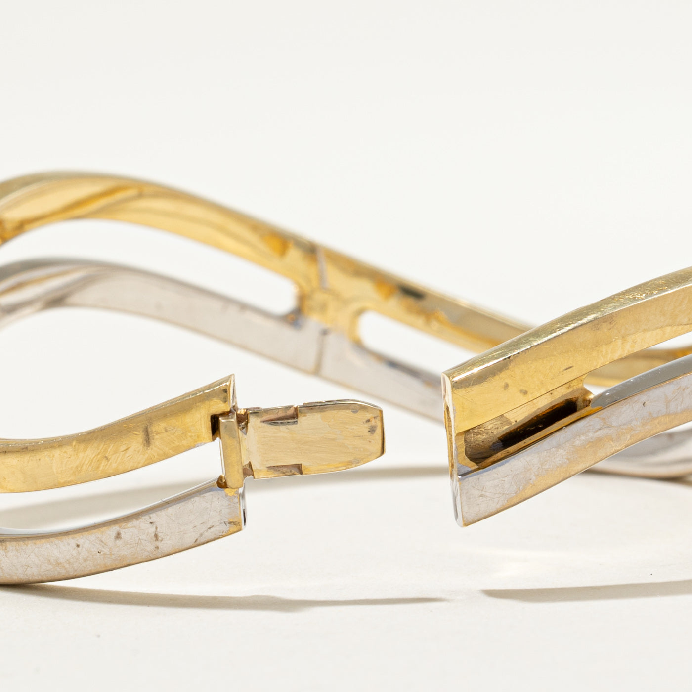'Birks' 18k Two Tone Gold Wave Bangle Bracelet | 7"