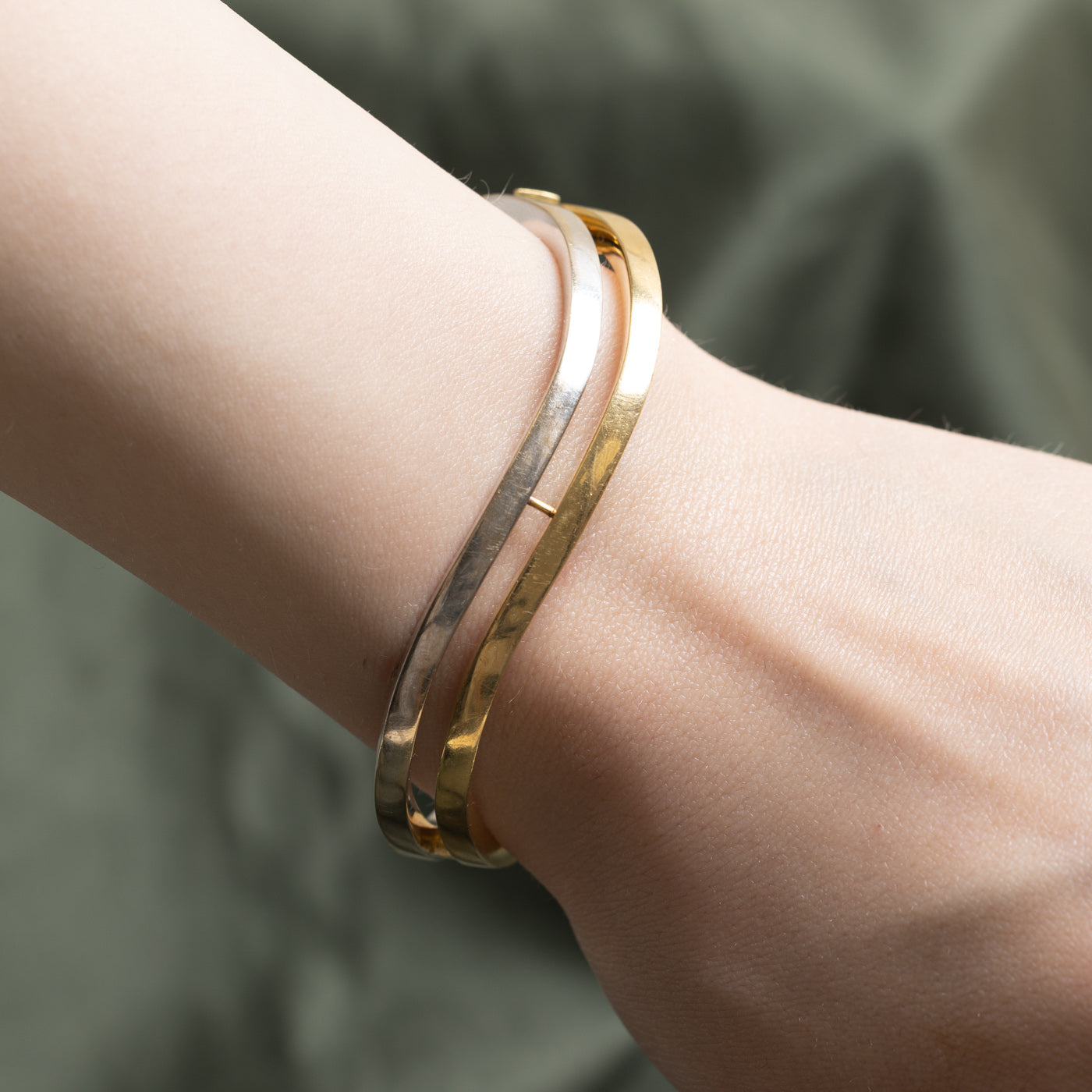 'Birks' 18k Two Tone Gold Wave Bangle Bracelet | 7"