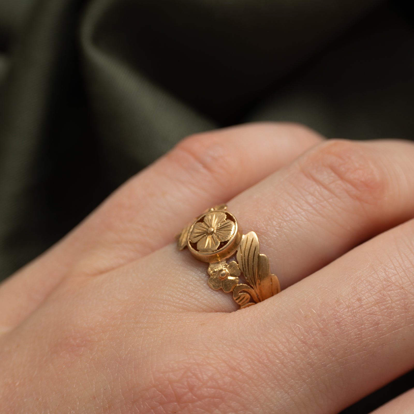 14k Yellow Gold Floral Engraved Ring | SZ 8.5