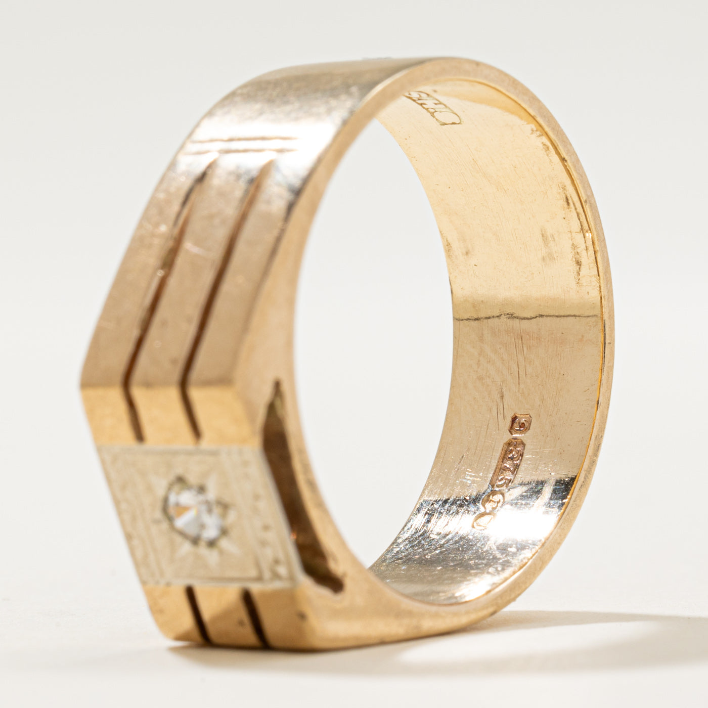 1972 London Synthetic Spinel Ring | 0.06ct | SZ 12.25