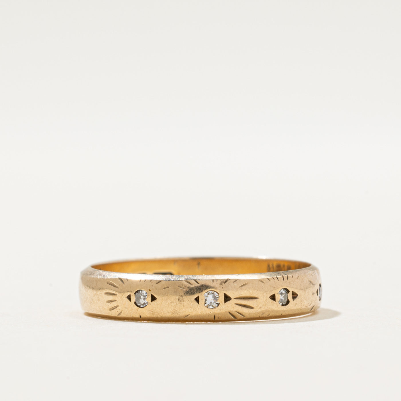 Bague demi-éternité en diamants, Londres 1976 | 0,04 ct | Taille 6,5