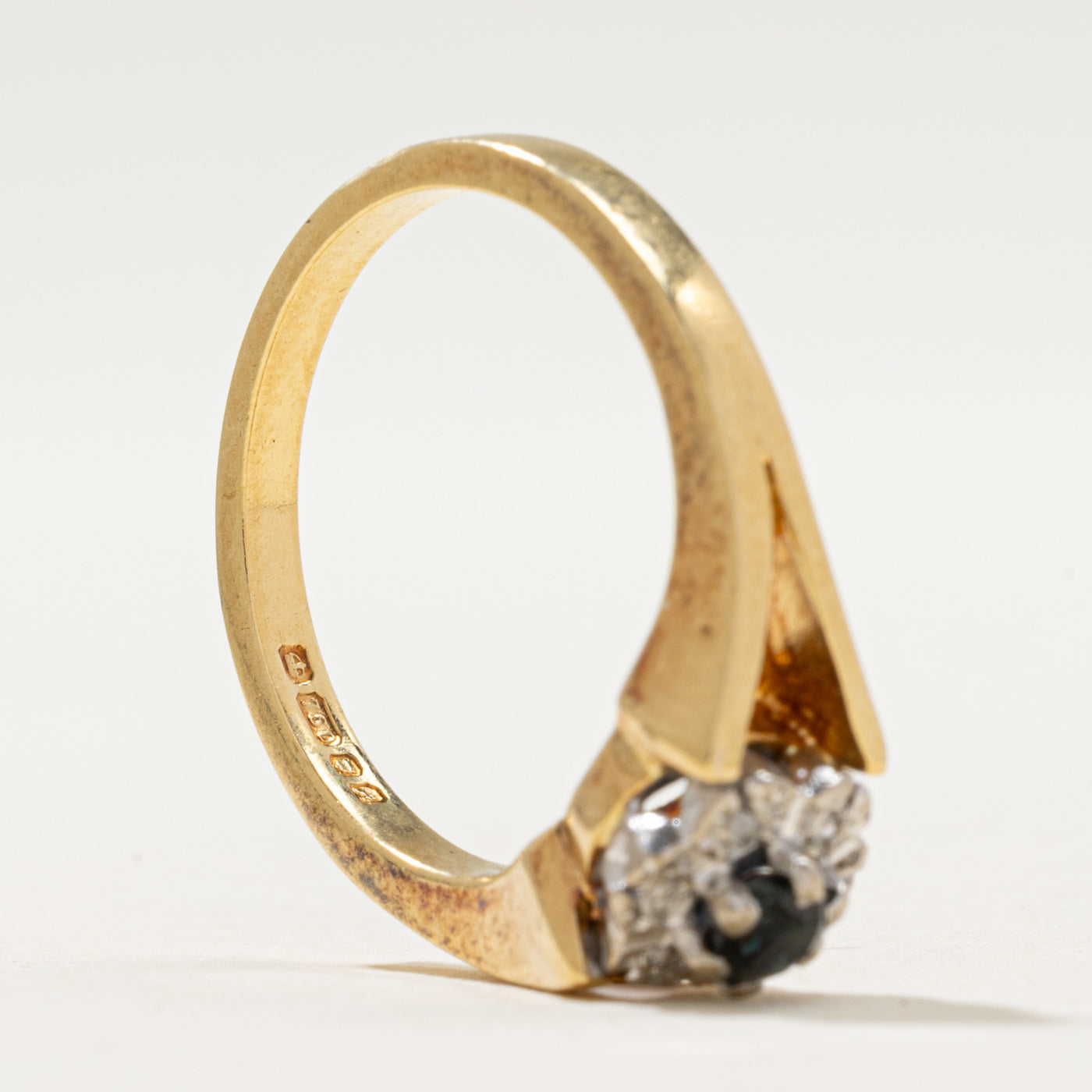 1975 London Sapphire & Diamond Ring | 0.14ct, 0.03ctw | SZ 6.25