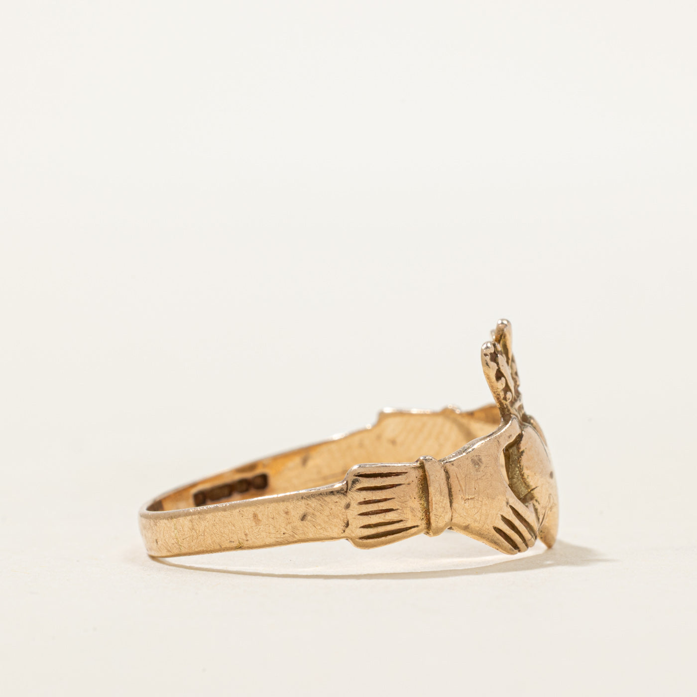 1985 London 9k Yellow Gold Claddagh Ring | SZ 10