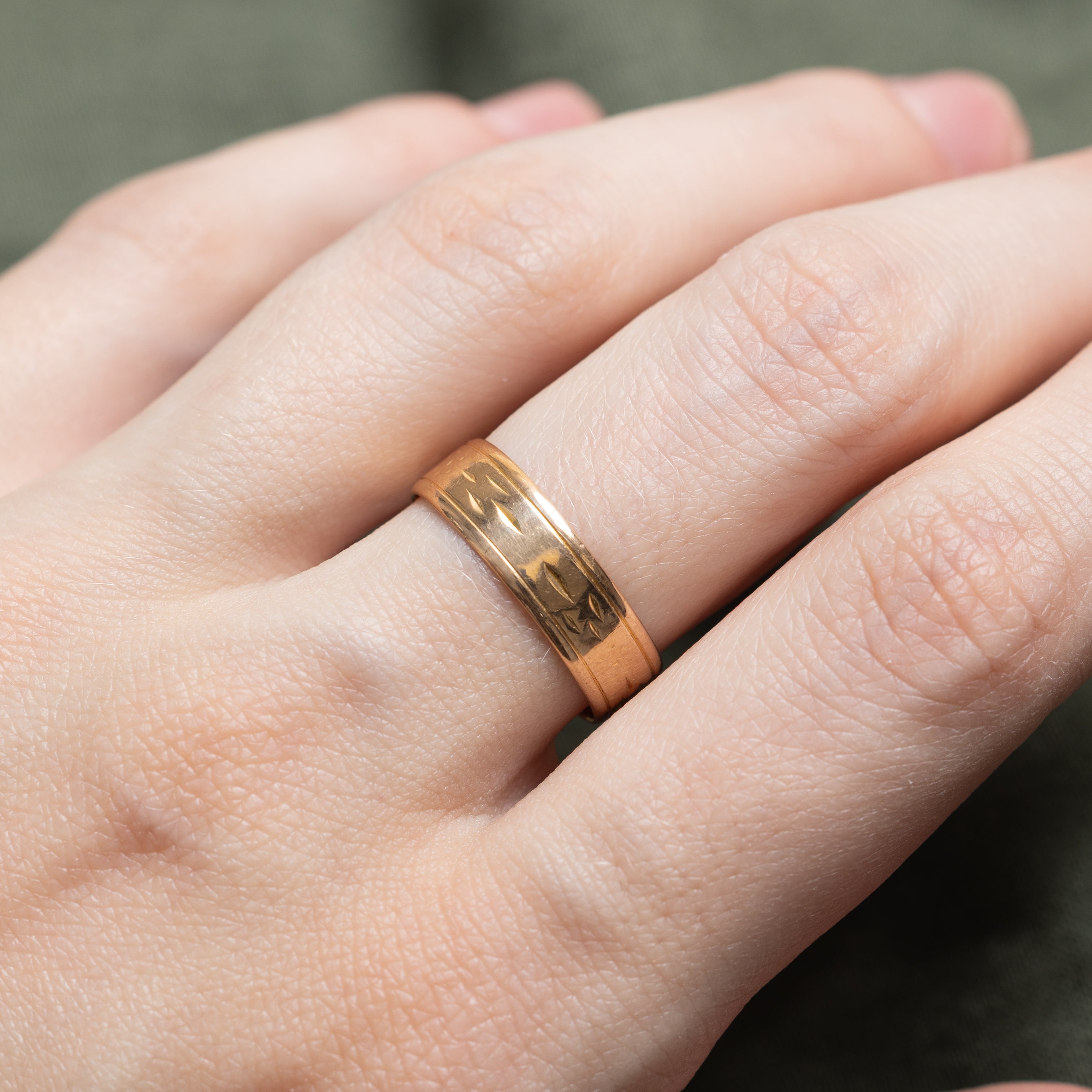 Vintage Italian 18k Yellow Gold Band | 5.55mm | SZ 7.25