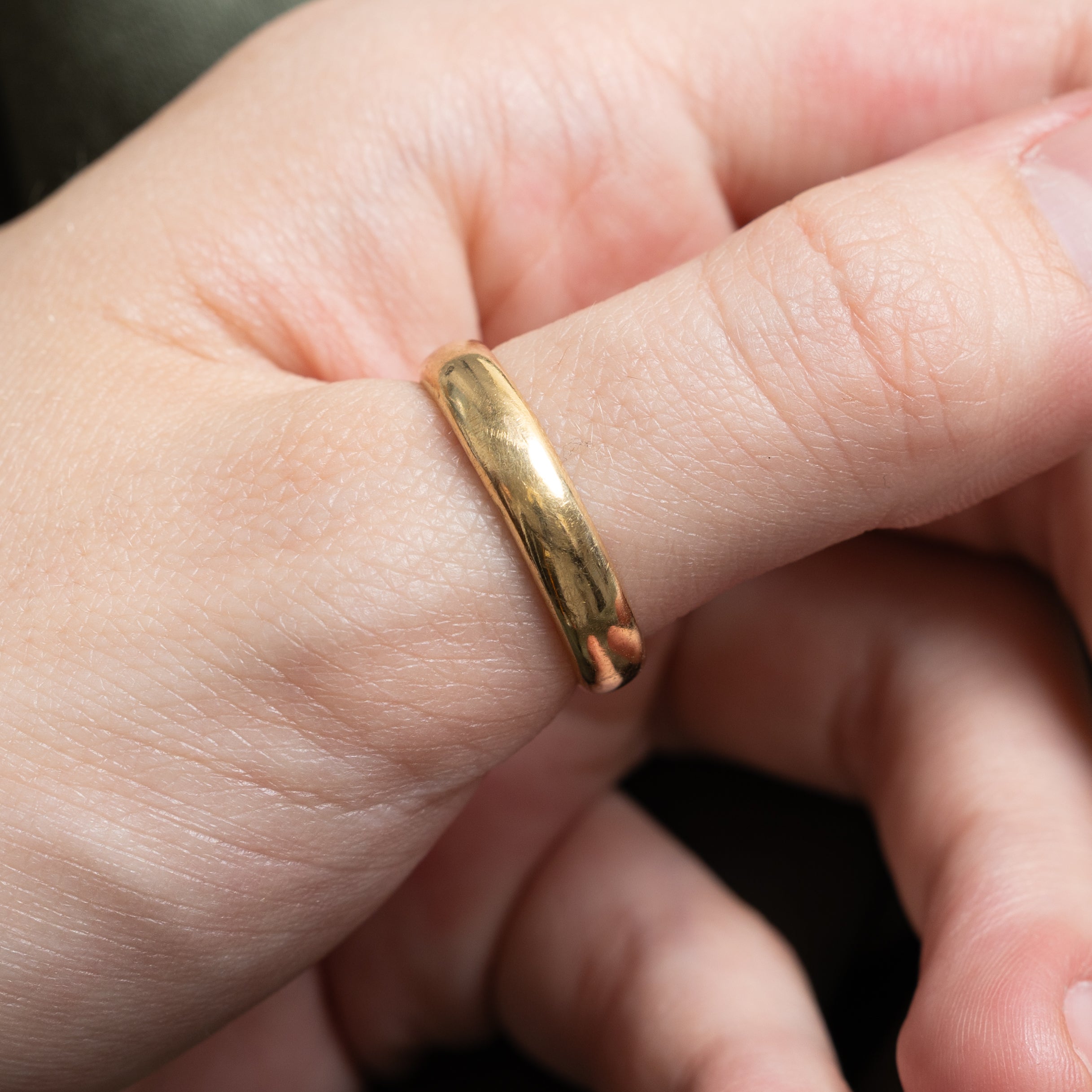 Canadian Pseudo Hallmarked 18k Yellow Gold Band | 4.52mm | SZ 9.25