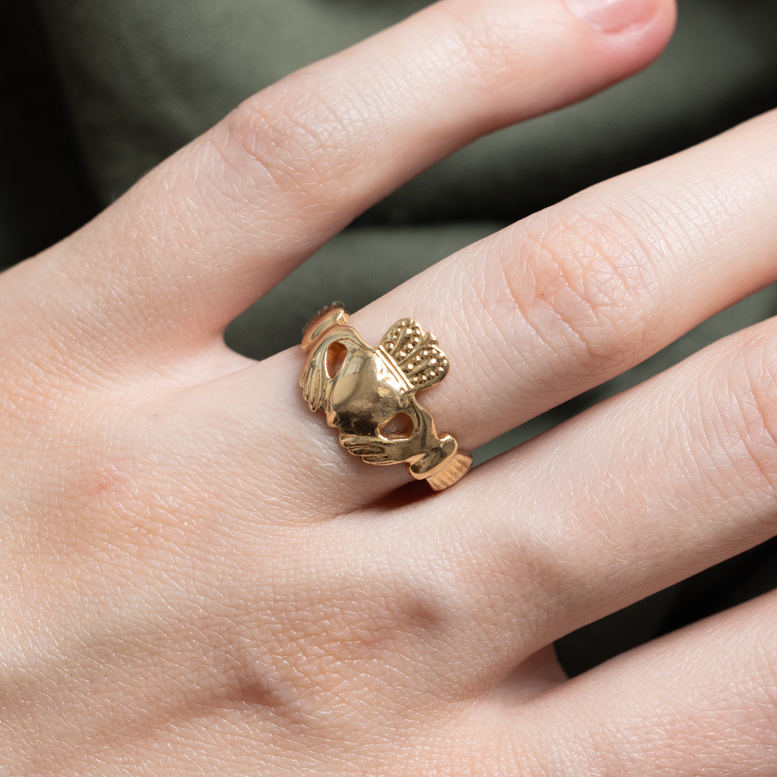 1975 Dublin 14k Yellow Gold Claddagh Ring | SZ 6.25