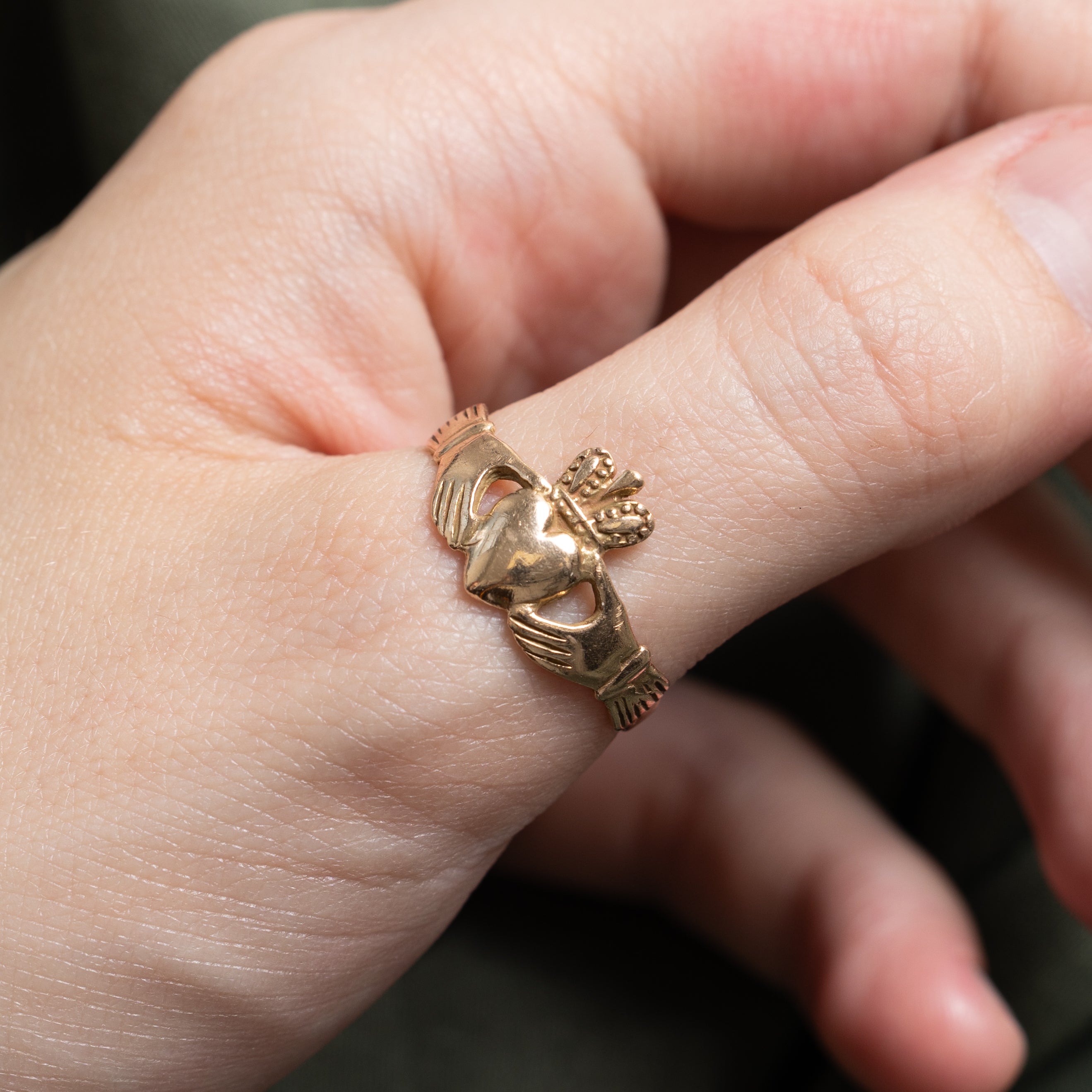 1985 London 9k Yellow Gold Claddagh Ring | SZ 10