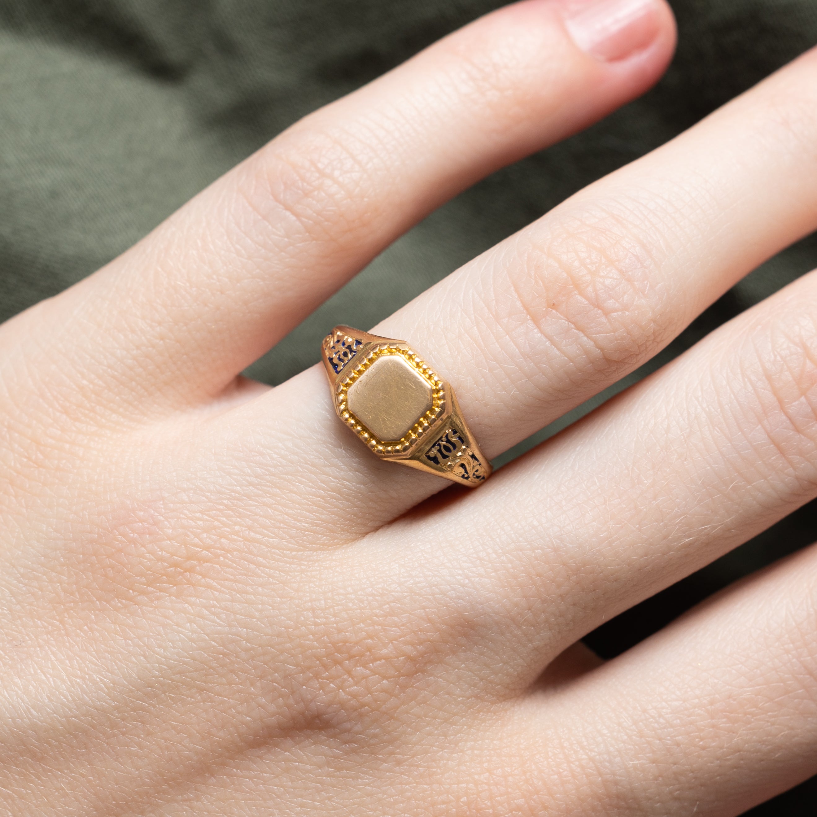 Vintage Portuguese 19k Yellow Gold Signet Ring | SZ 7