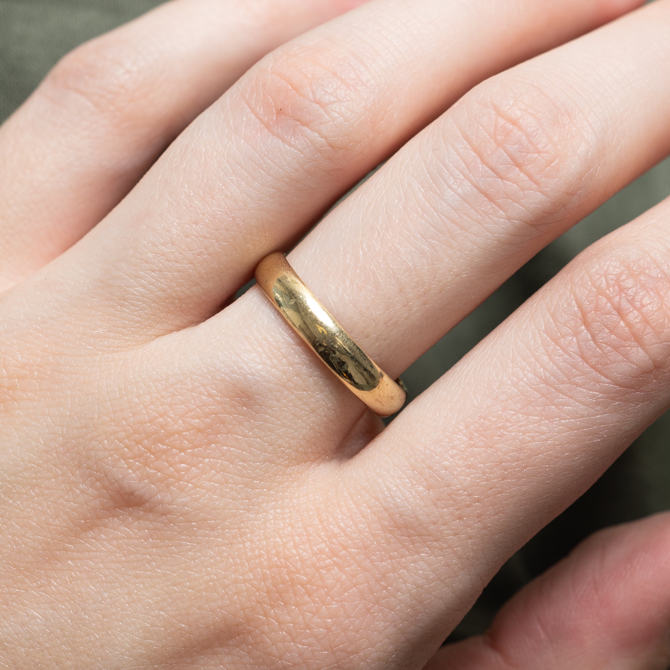 9k Yellow Gold Band | 3.88mm | SZ 8.25