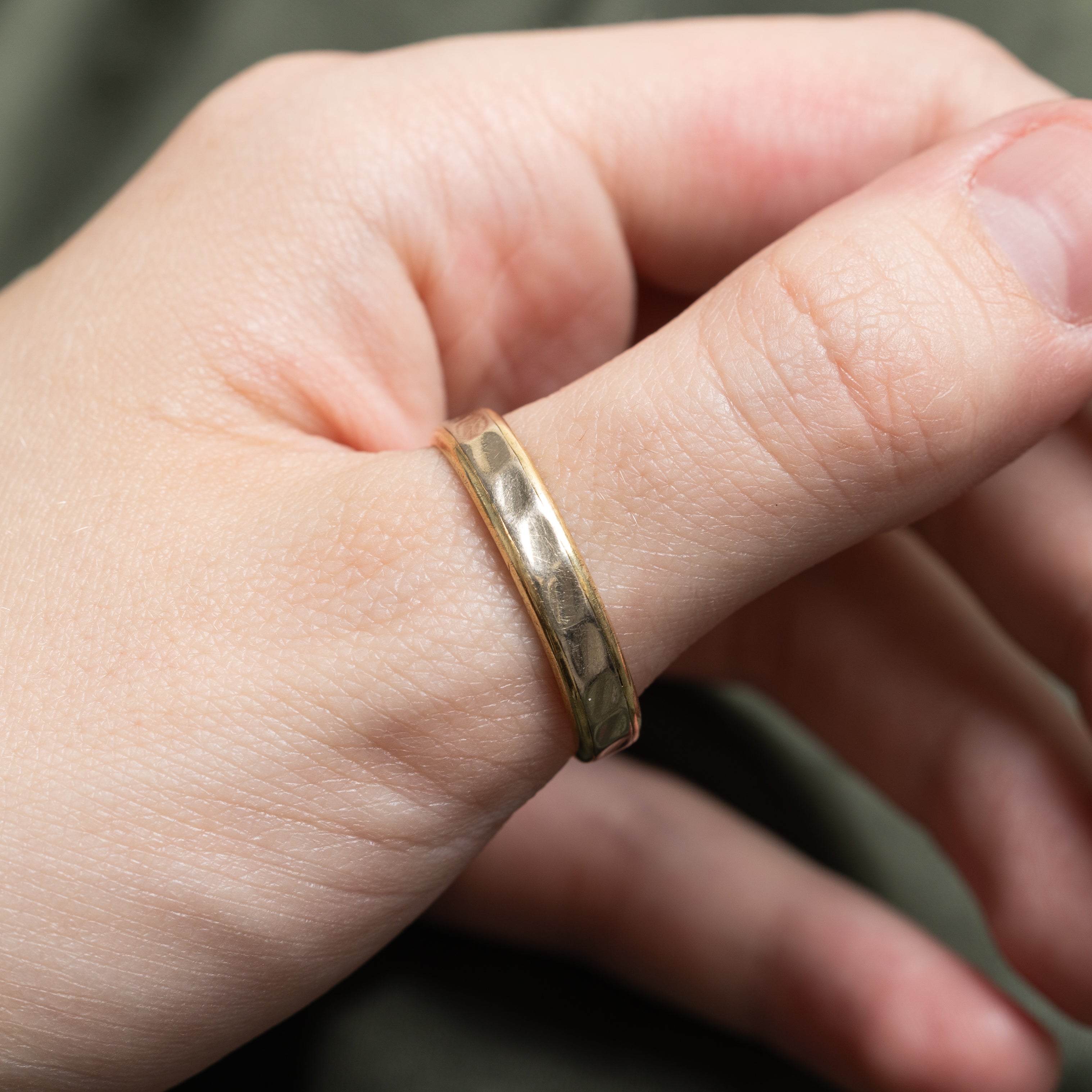 14k Two-Toned Textured Band | 4.80mm | SZ 12.75
