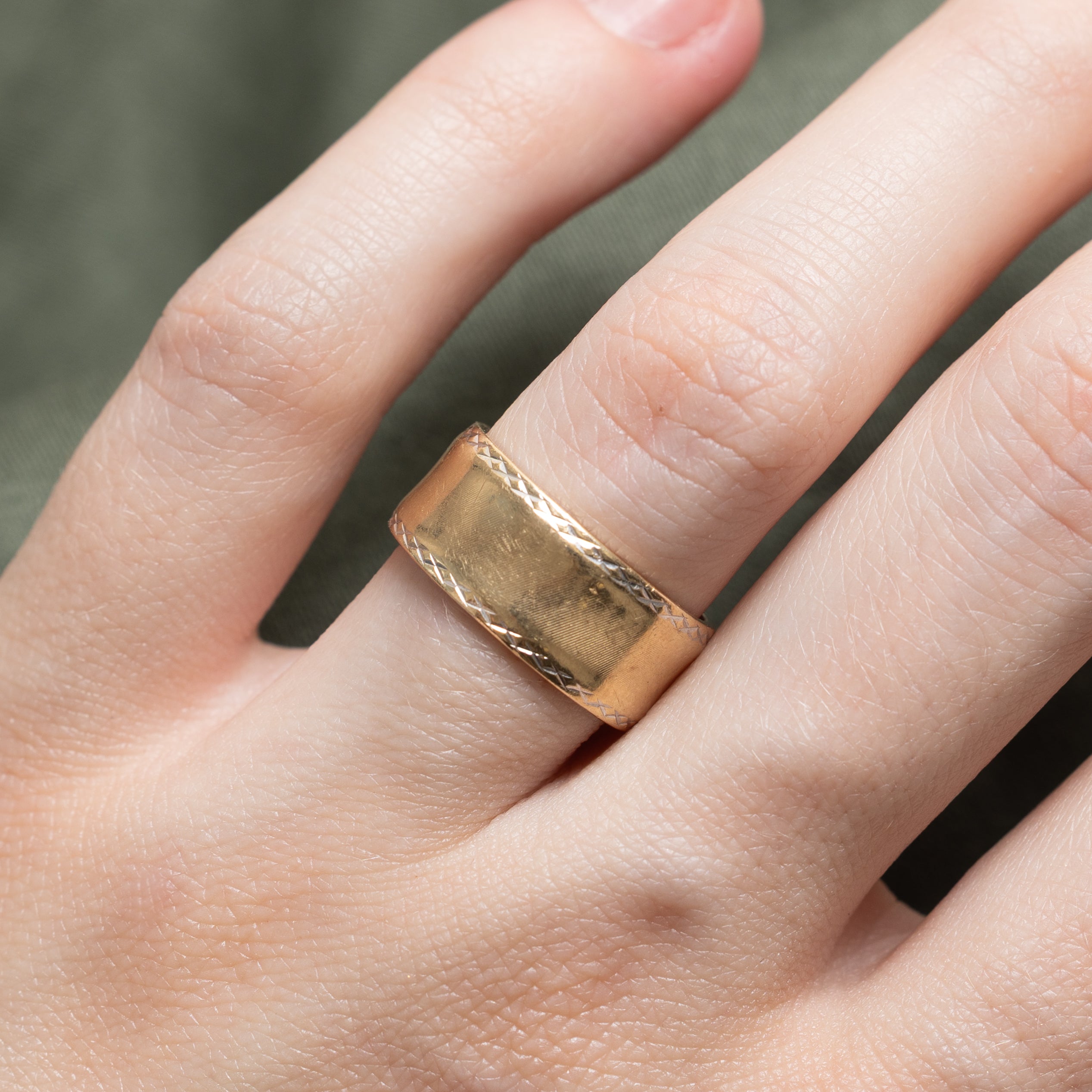 14k Yellow Gold Textured Pattern Cigar Band | 7.98mm | SZ 6.25