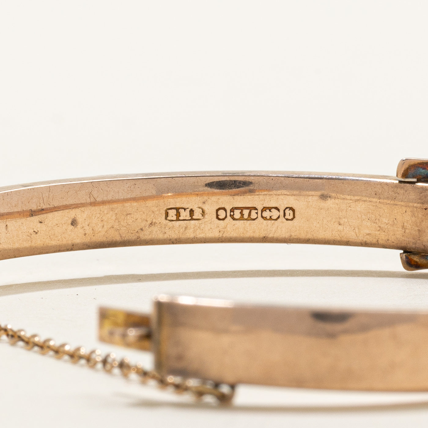 1895 Birmingham 9K Rose Gold Engraved Buckle Bangle | 6.81mm | 6.5" |