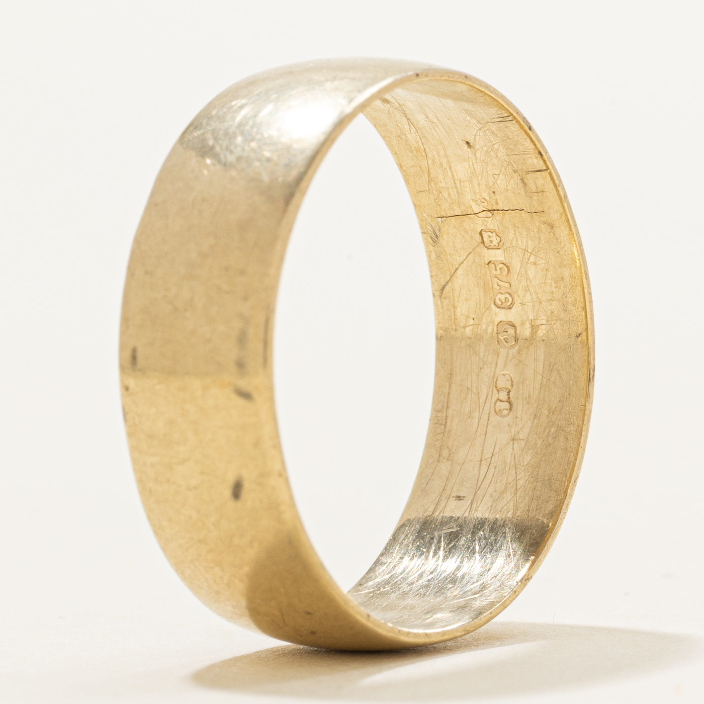 Bague en or jaune 9 carats Londres 1975 | 7,26 mm | Taille 10,75 |