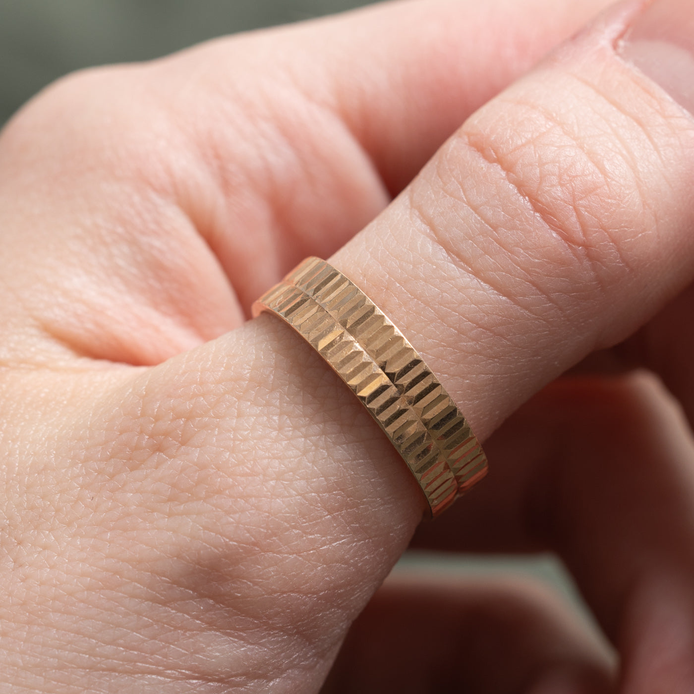 Bague cannelée en or rose 14 carats poinçonnée soviétique de 1968 | 5,61 mm | Taille 9,25 |