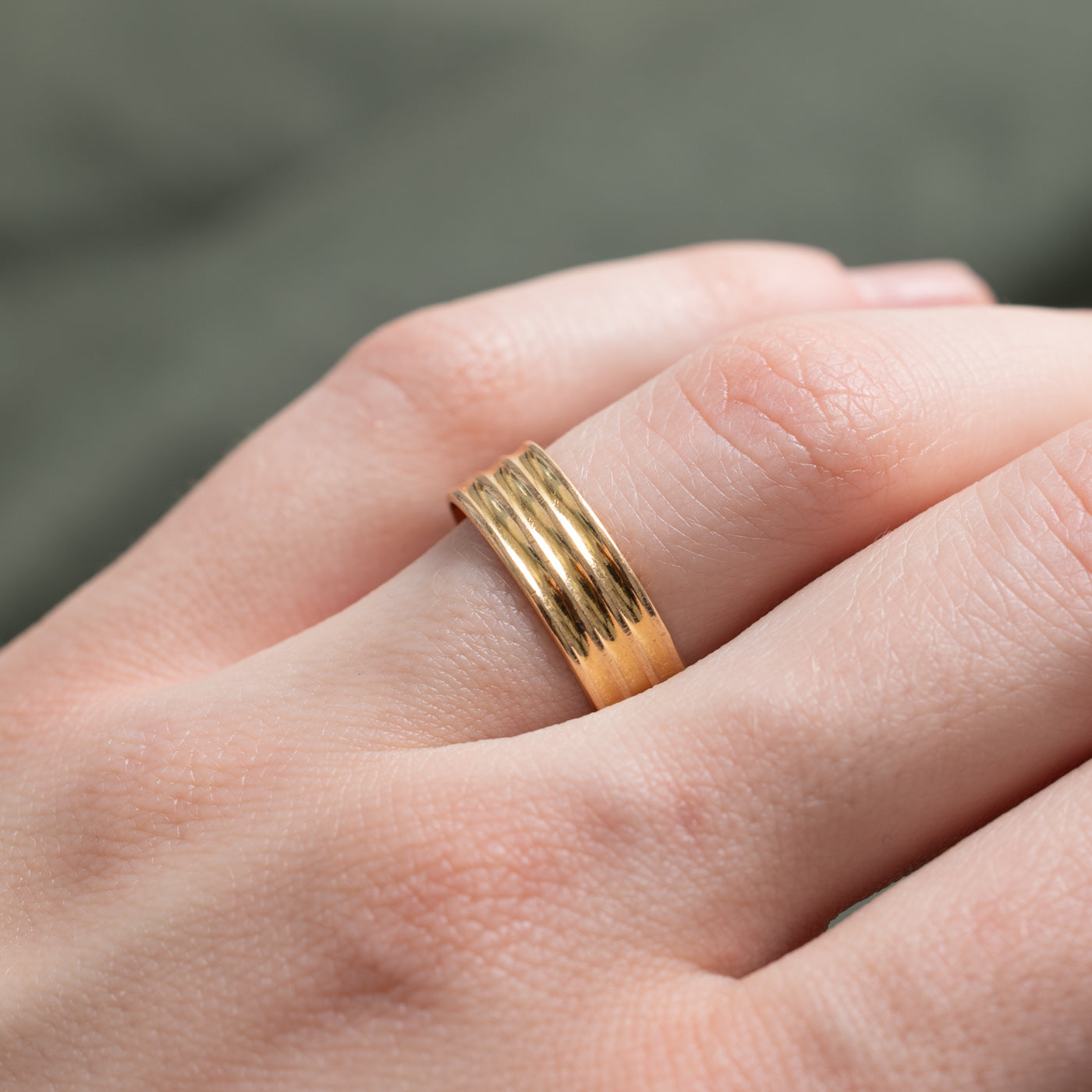 18K Yellow Gold Fluted Band | 6mm | SZ 6.75 |