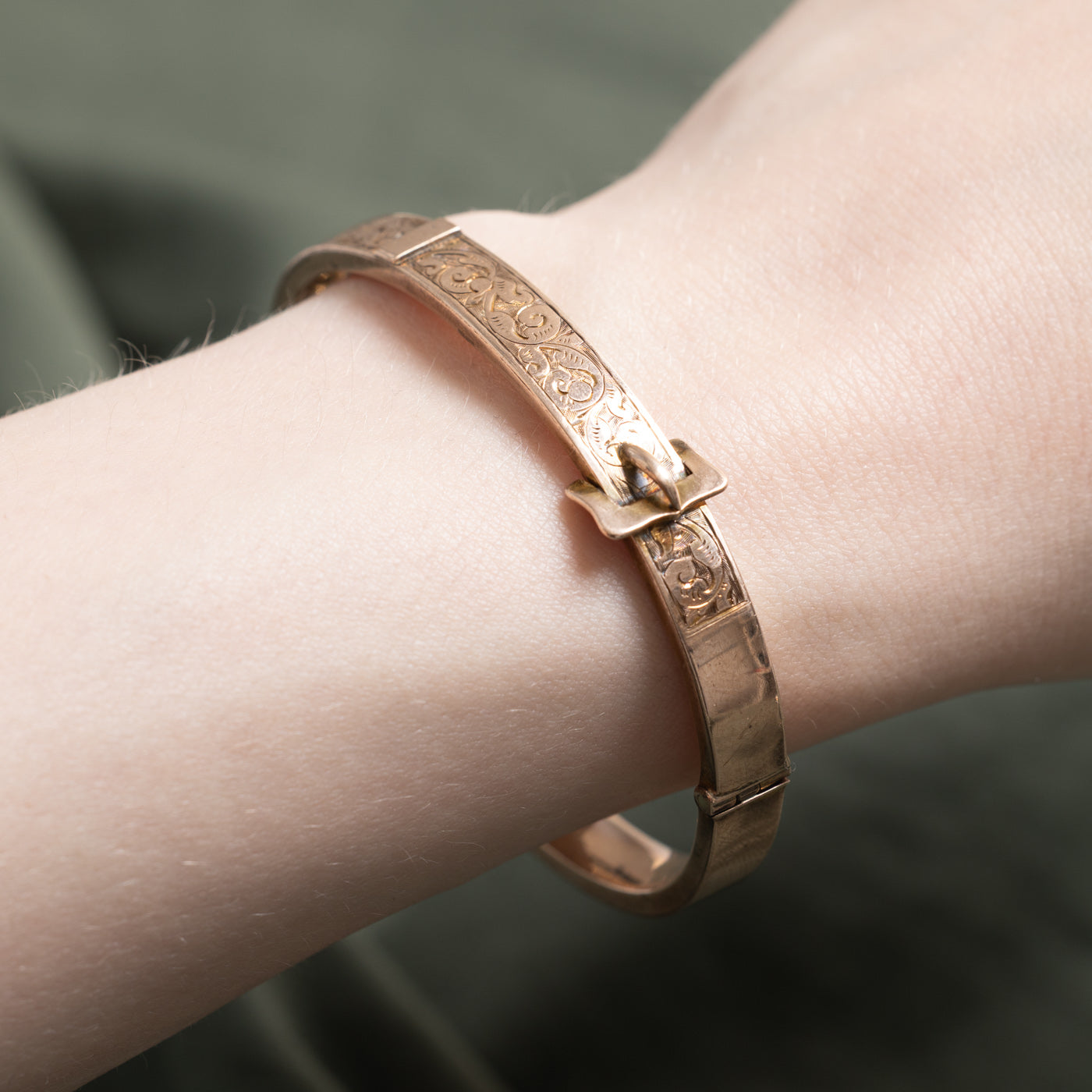 1895 Birmingham 9K Rose Gold Engraved Buckle Bangle | 6.81mm | 6.5" |