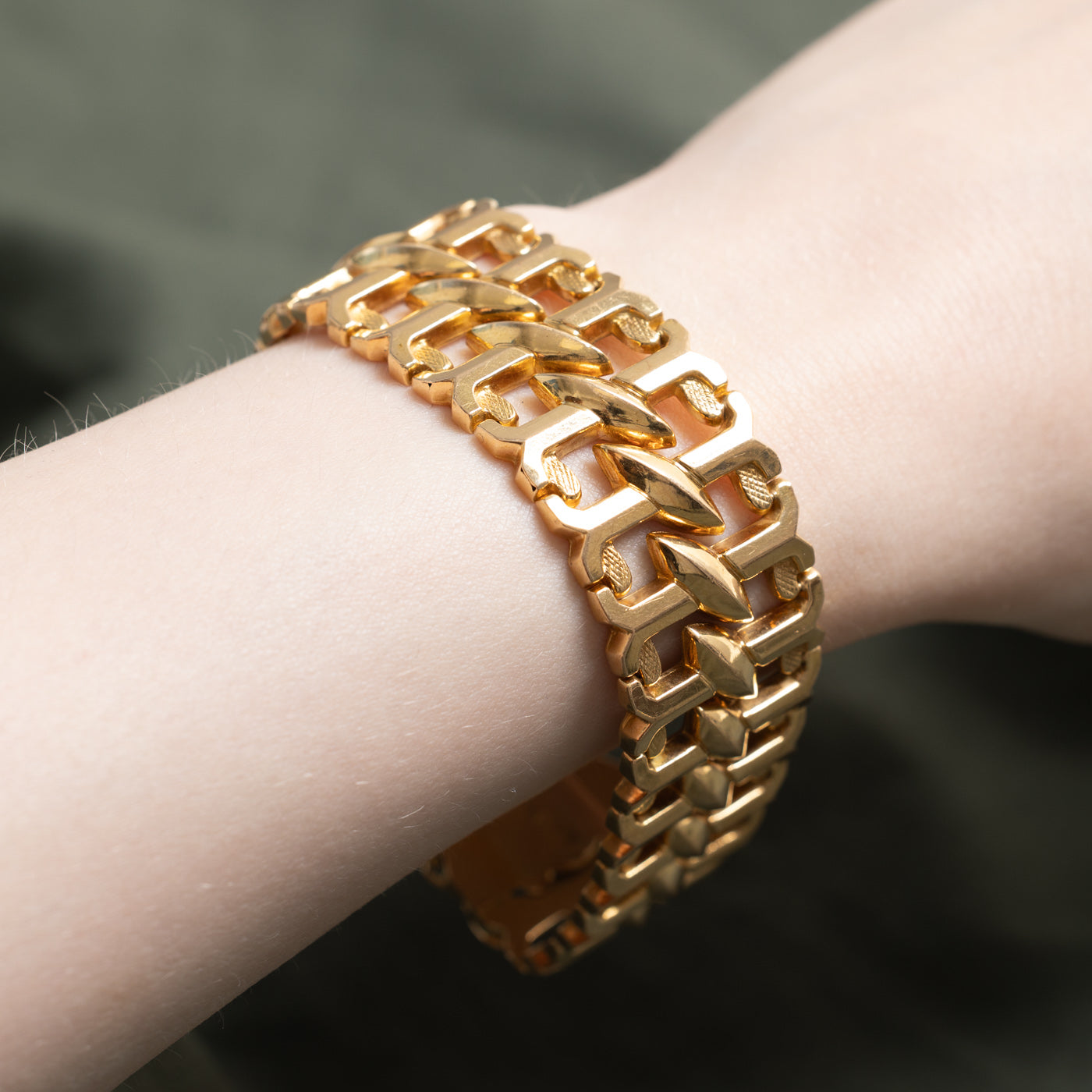Vintage Italian 18K Yellow Gold Fancy Geometric Thick Chain Bracelet | 21mm | 7.5" |
