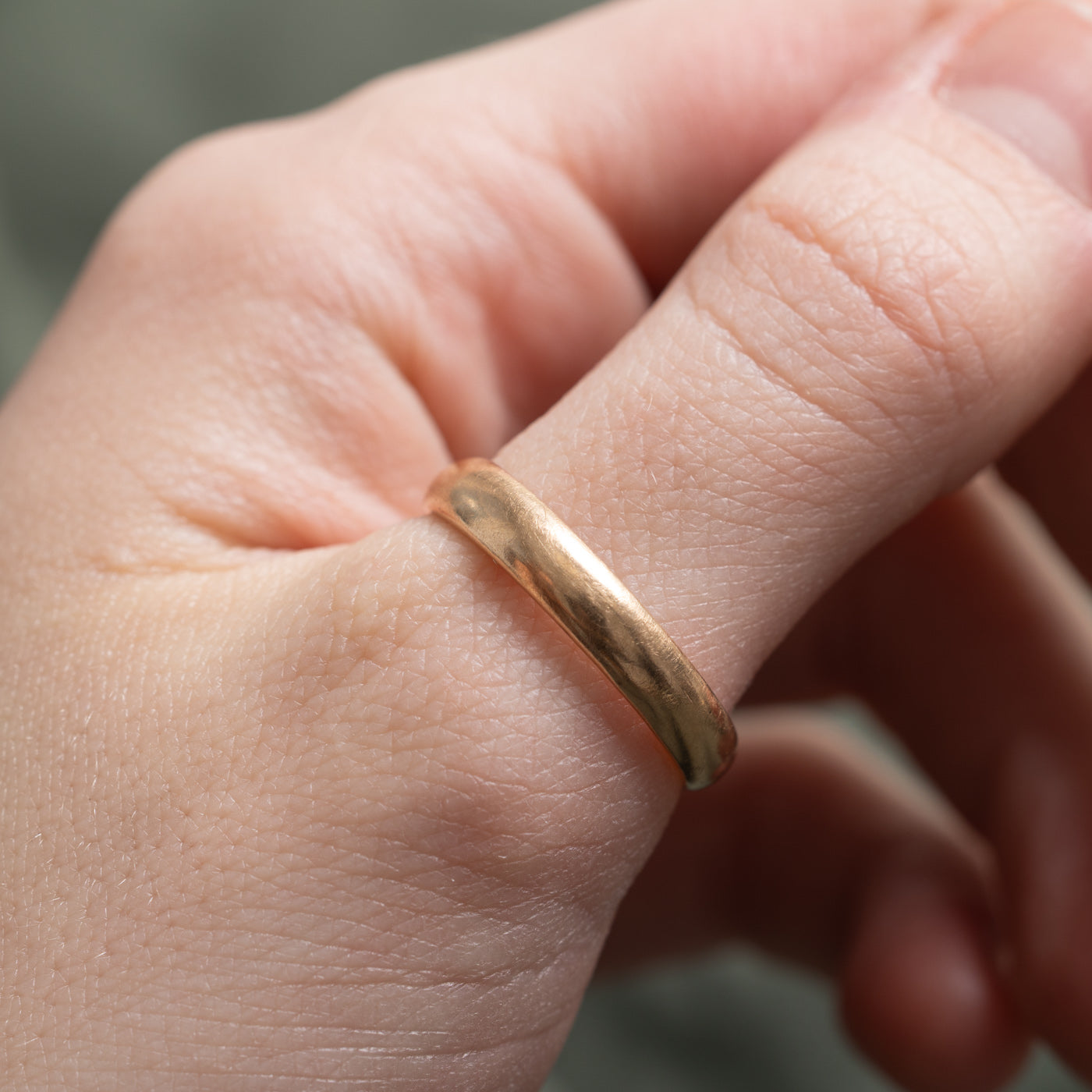 Bague ukrainienne en or rose 14 carats, poinçonnée soviétique, 1977 | 4,14 mm | Taille 10 |