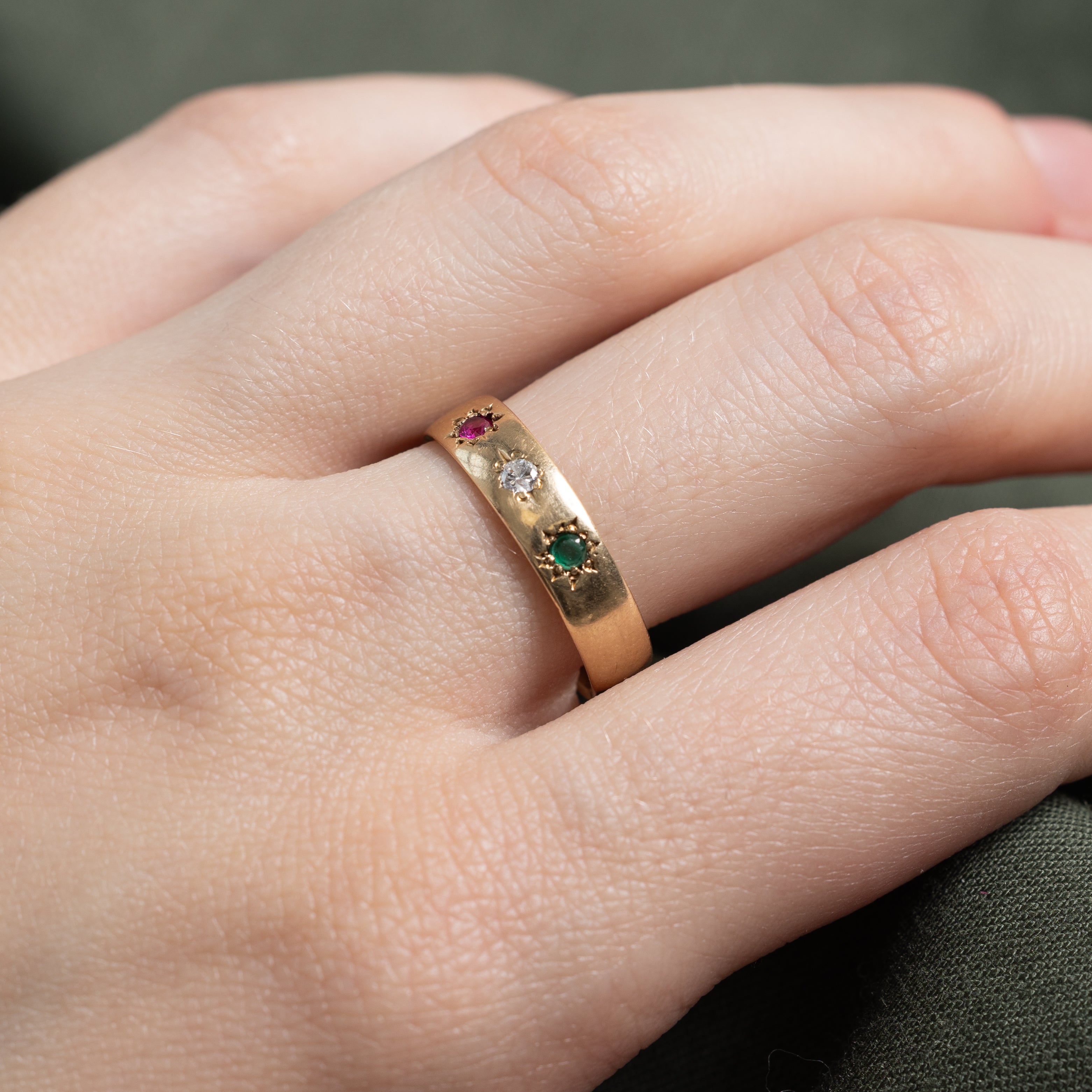 Bague sertie de trois pierres en forme d'étoile | 0,15 ct au total | Taille 8