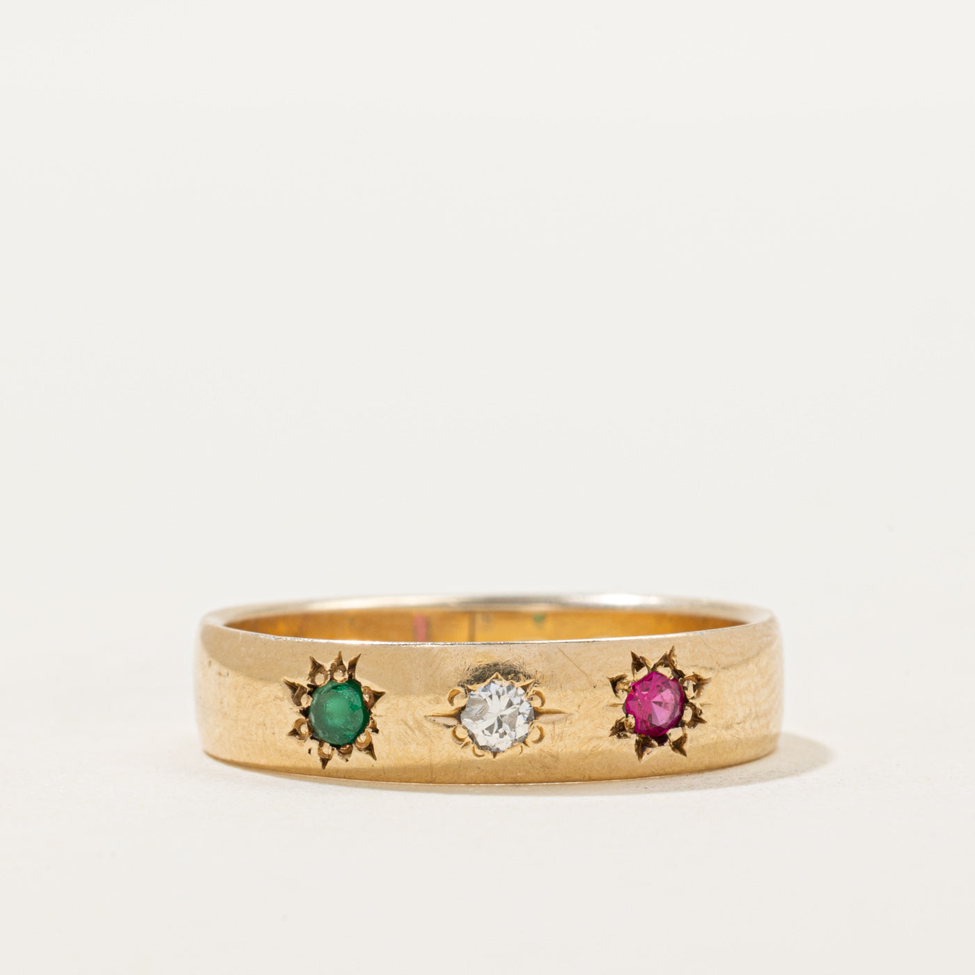 Bague sertie de trois pierres en forme d'étoile | 0,15 ct au total | Taille 8
