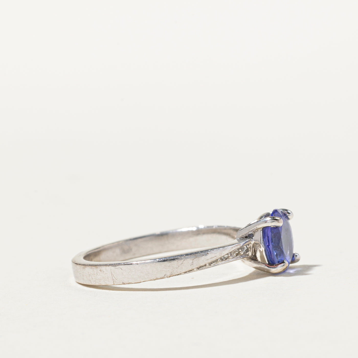 Bague « Jaubalet Paris » en tanzanite et diamants | 0,60 ct, 0,10 ct au total | Taille 6