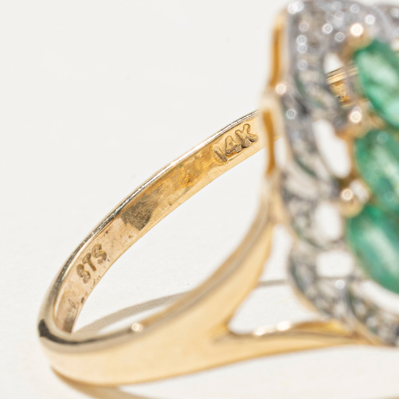 Bague cocktail émeraude et diamants | 0,59 ct, 0,02 ct | Taille 6