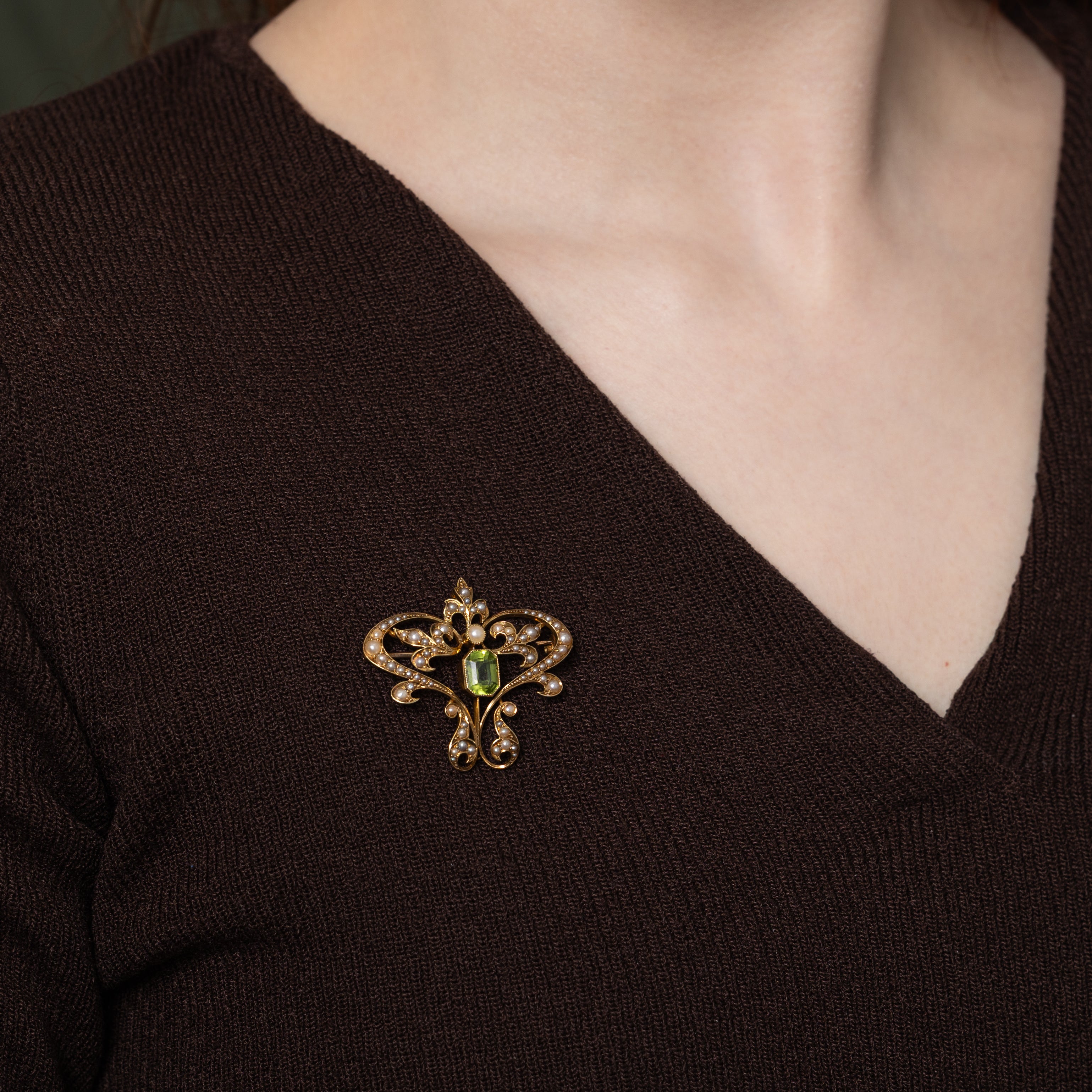 Art Nouveau Peridot & Seed Pearl Convertible Brooch & Pendant | 2.00ct