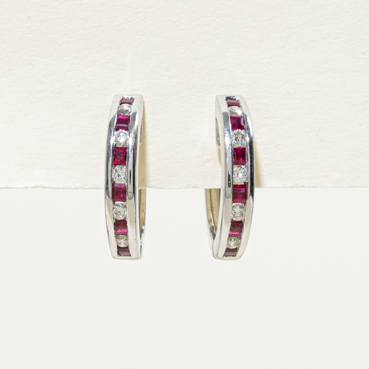 Boucles d'oreilles créoles rubis et diamants | 0,43 ct, 0,20 ct |