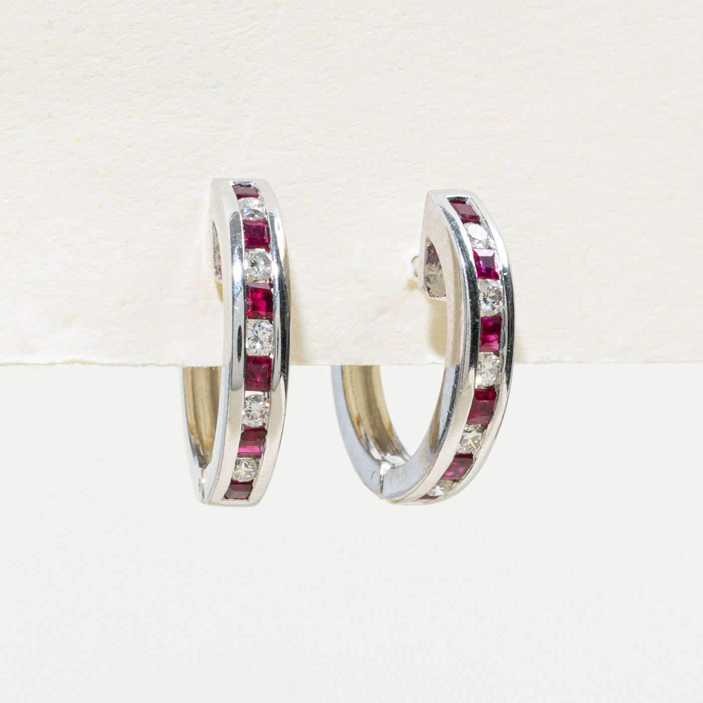 Boucles d'oreilles créoles rubis et diamants | 0,43 ct, 0,20 ct |