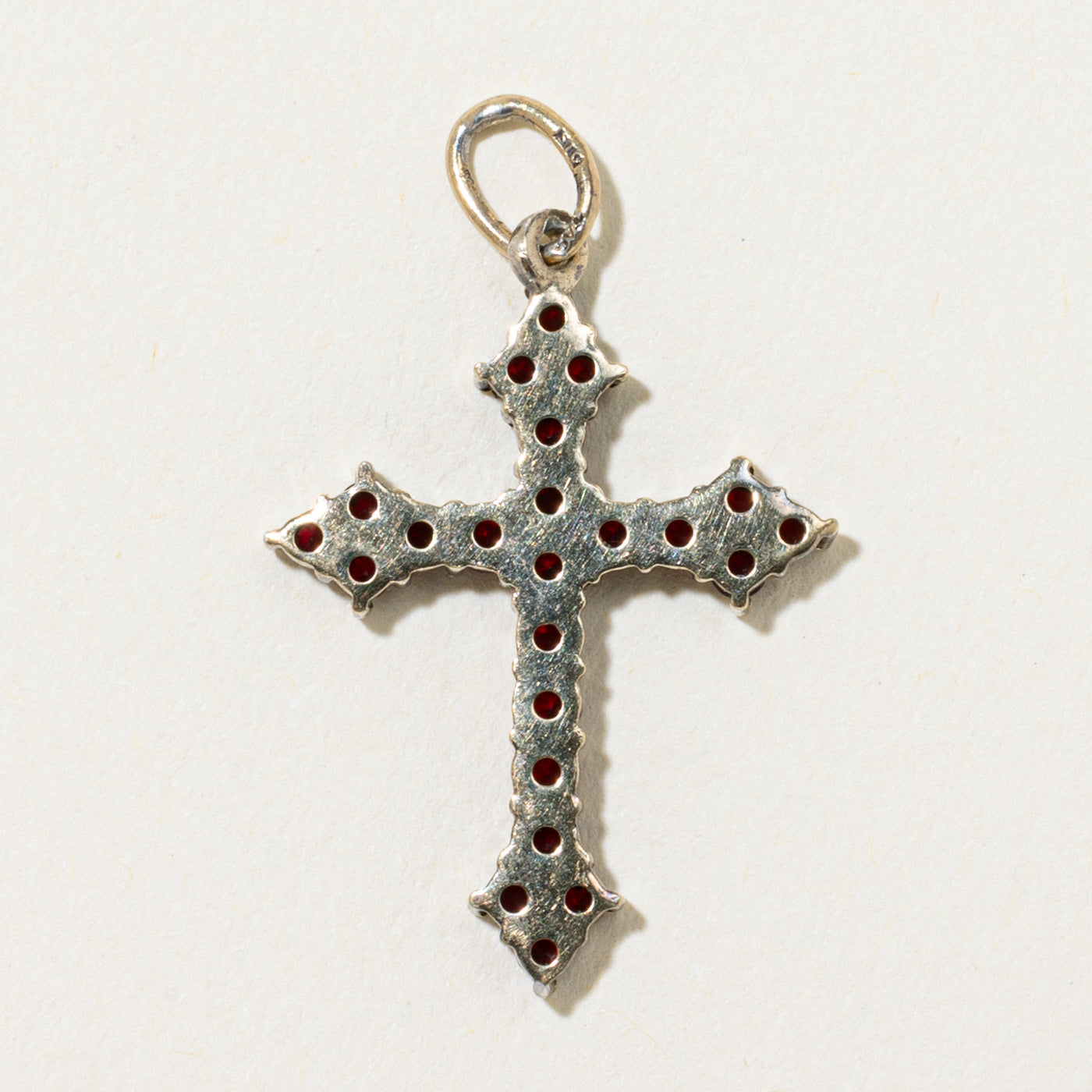 Pendentif croix en grenat taille rose | 1,00 ct