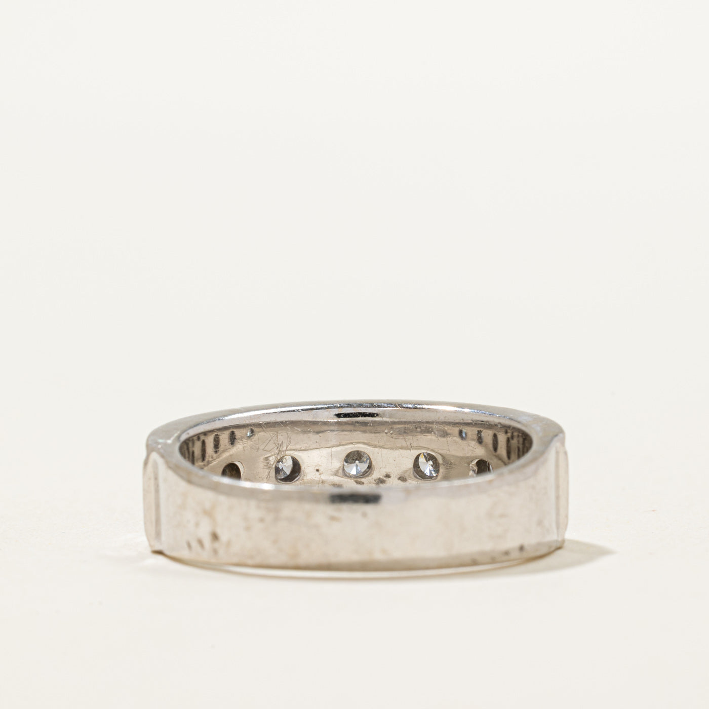 Bague sertie de sept diamants | 0,40 ct au total | Taille 9,25