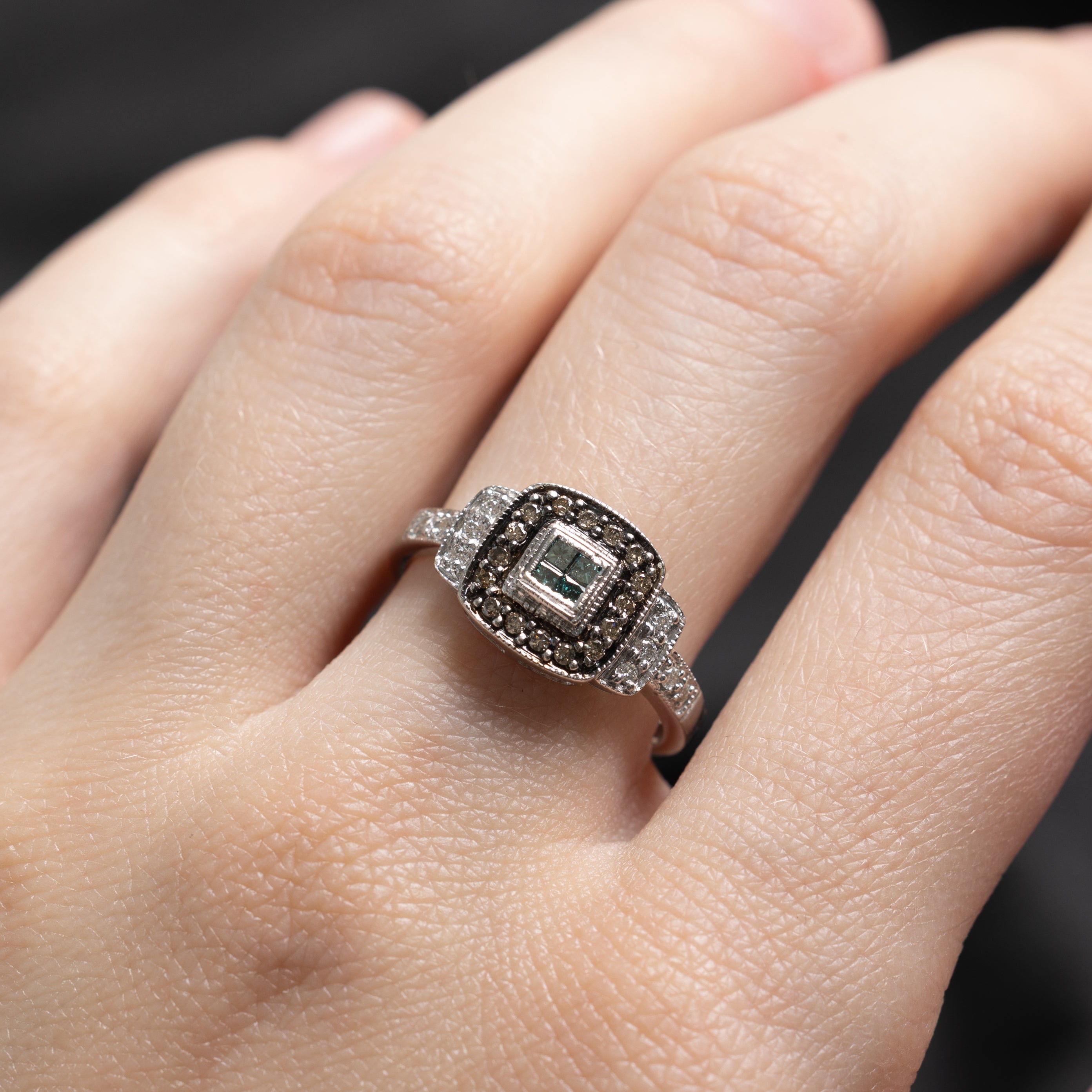 Blue & White Diamond Cluster Ring | 0.20ctw | SZ 7.25