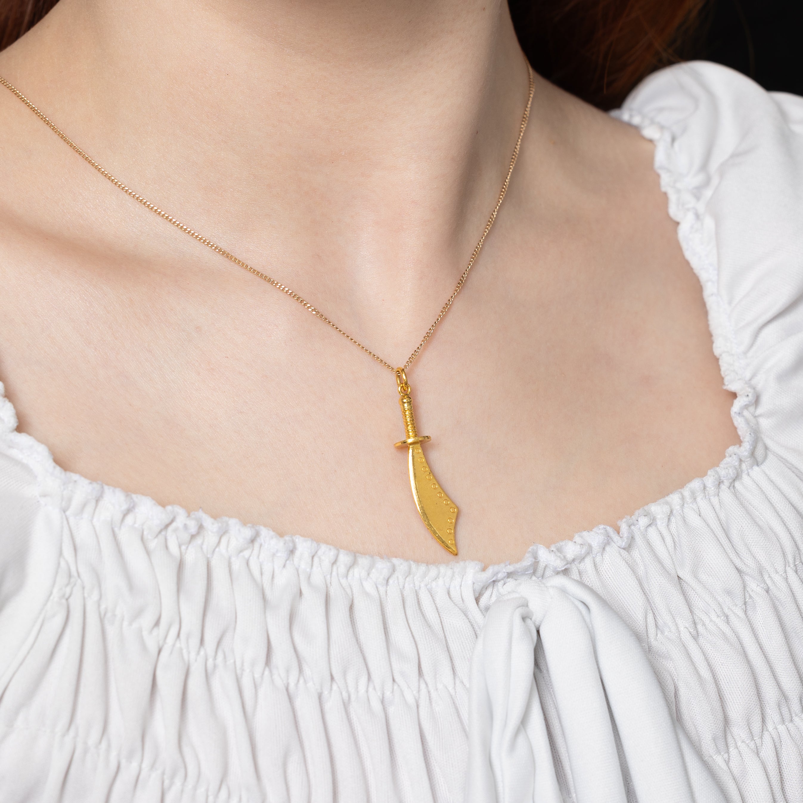 Pendentif épée en or jaune 24 carats
