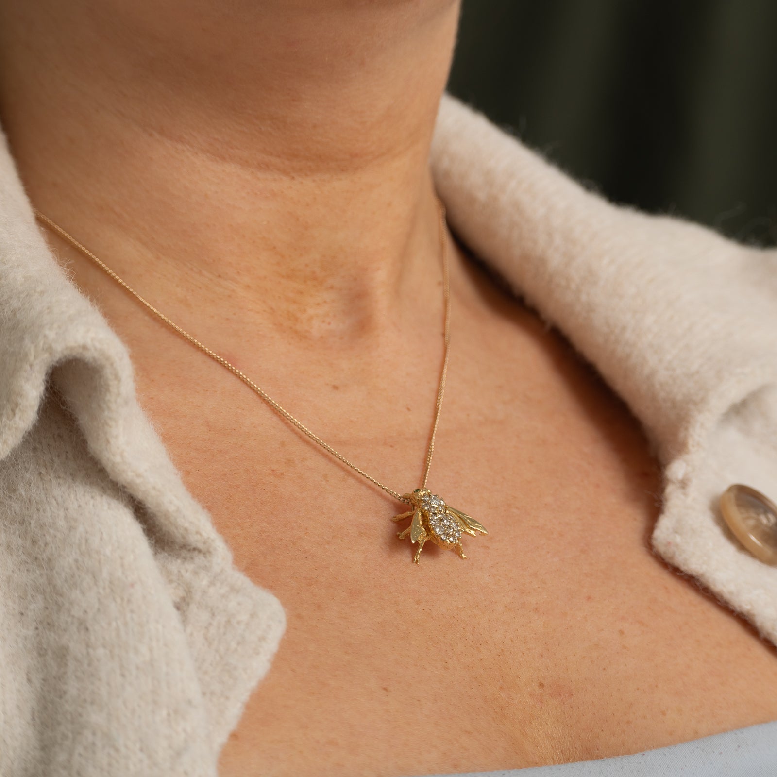 Diamond & Emerald Bee Pendant | 0.28ctw, 0.01ctw