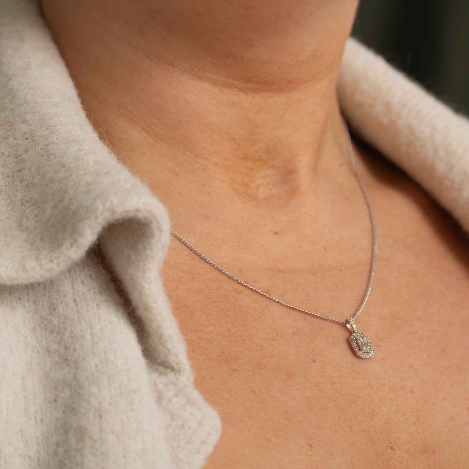 Illusion Set Diamond Halo Pendant | 0.25ctw