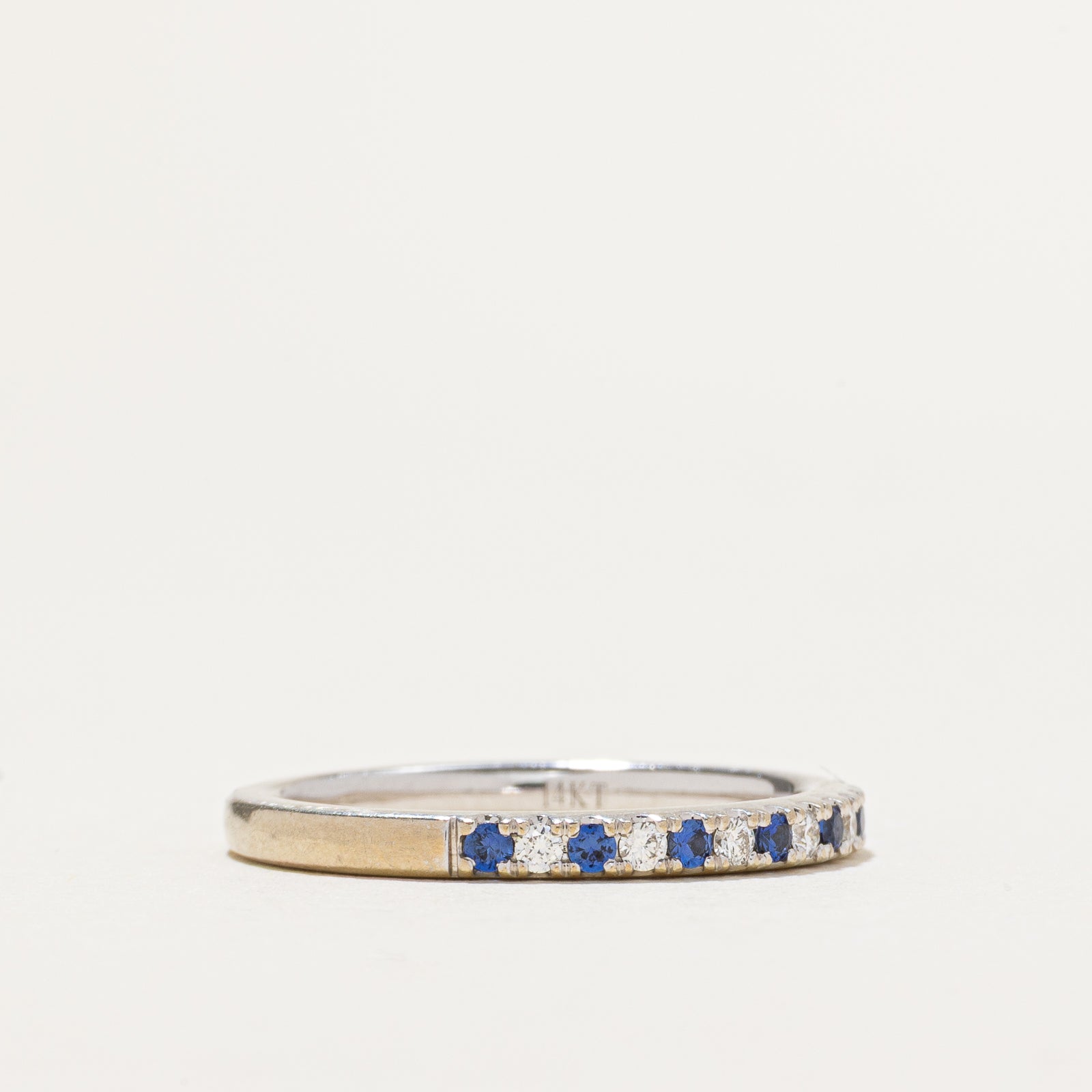 Alliance semi-éternité « Vera Wang » en saphirs synthétiques et diamants | 0,16 ct et 0,10 ct au total | Taille 7,5
