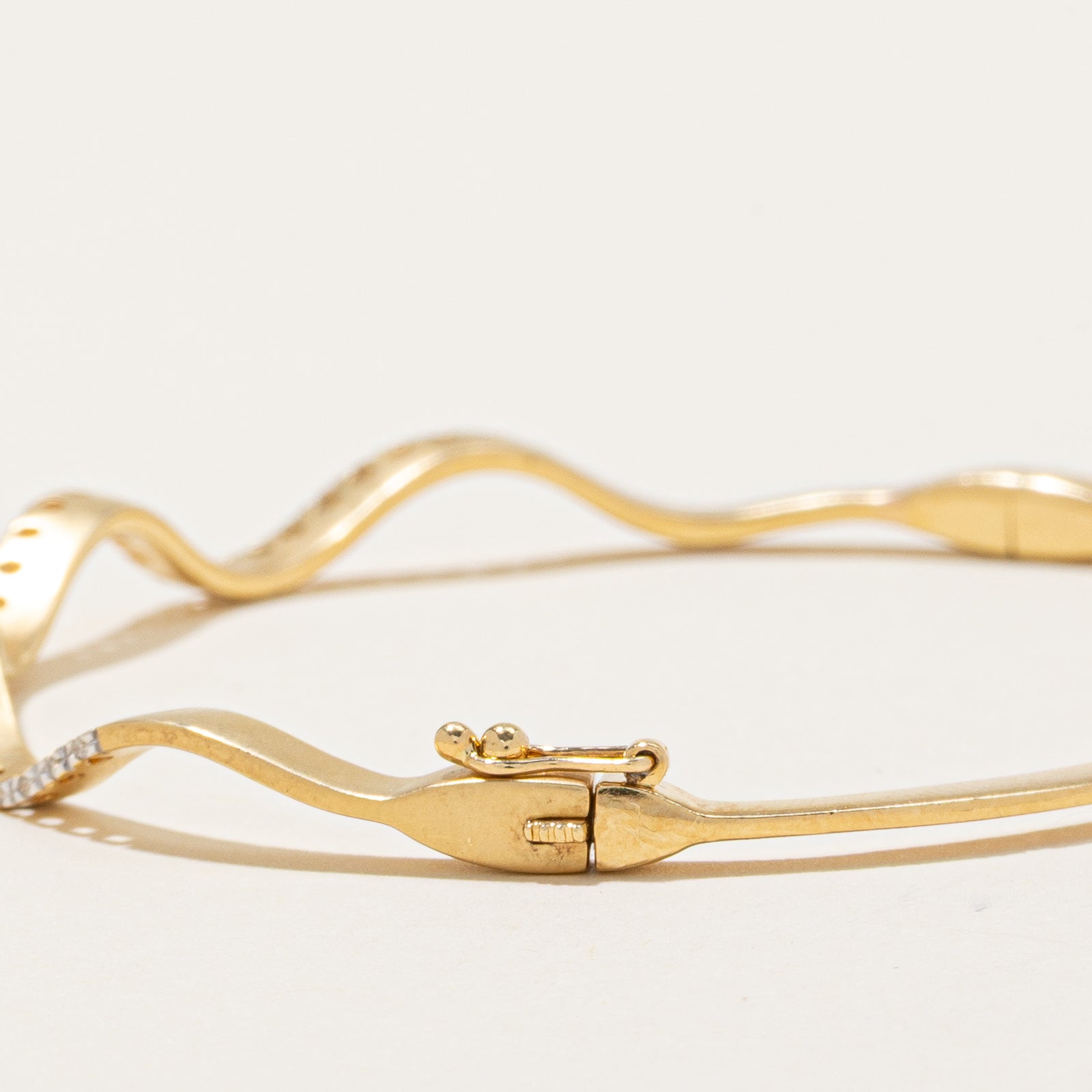 Diamond Wave Bangle | 0.08ctw | 7.5"