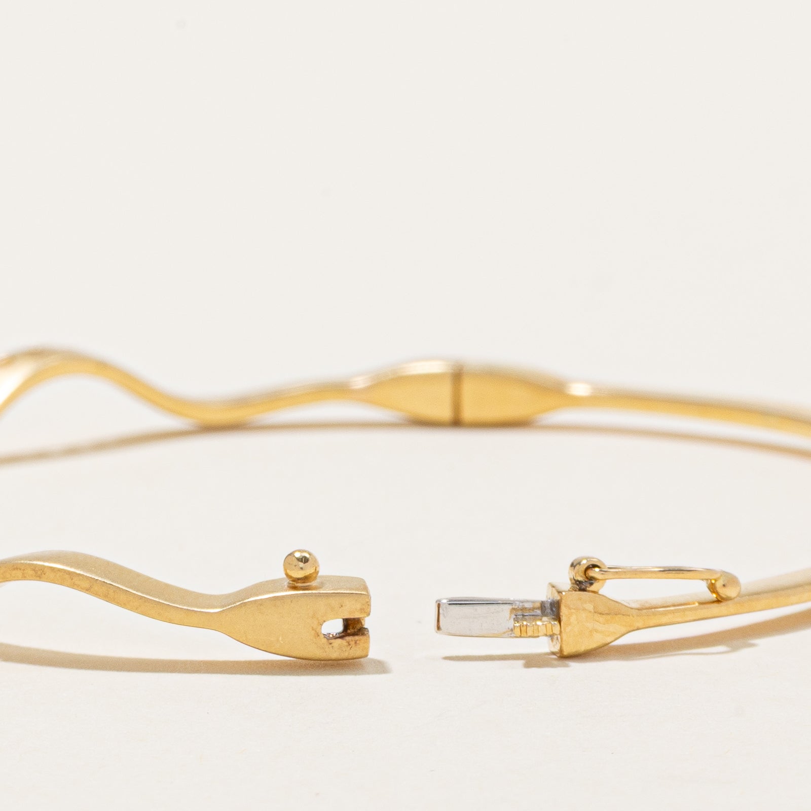Diamond Wave Bangle | 0.08ctw | 7.5"