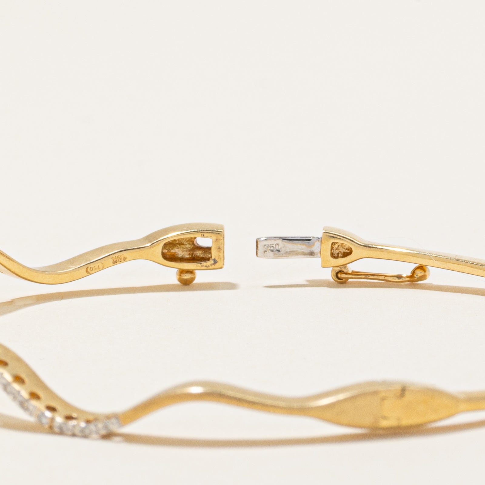Diamond Wave Bangle | 0.08ctw | 7.5"
