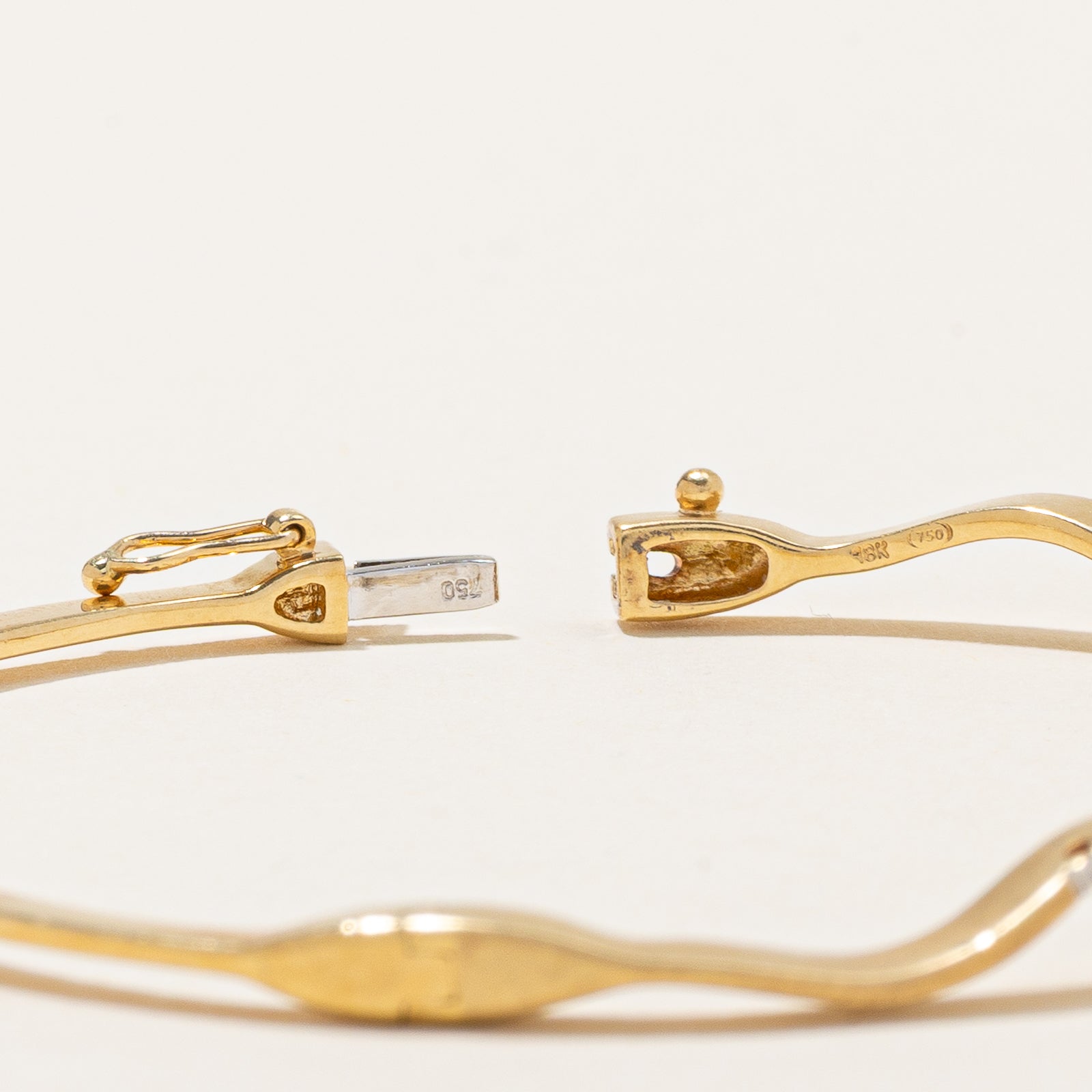 Diamond Wave Bangle | 0.08ctw | 7.5"