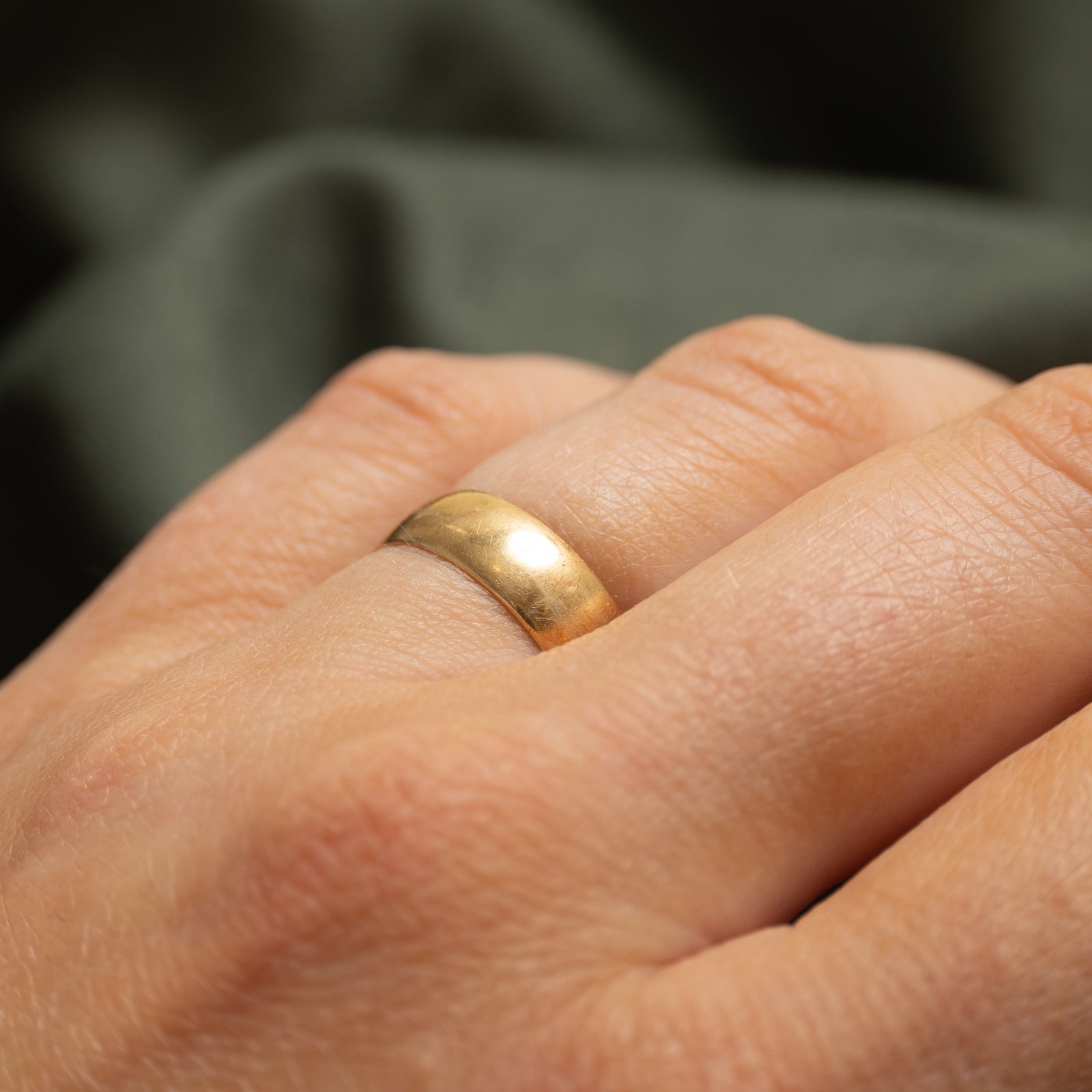 18k Yellow Gold Band | 5.30mm | SZ 5.25