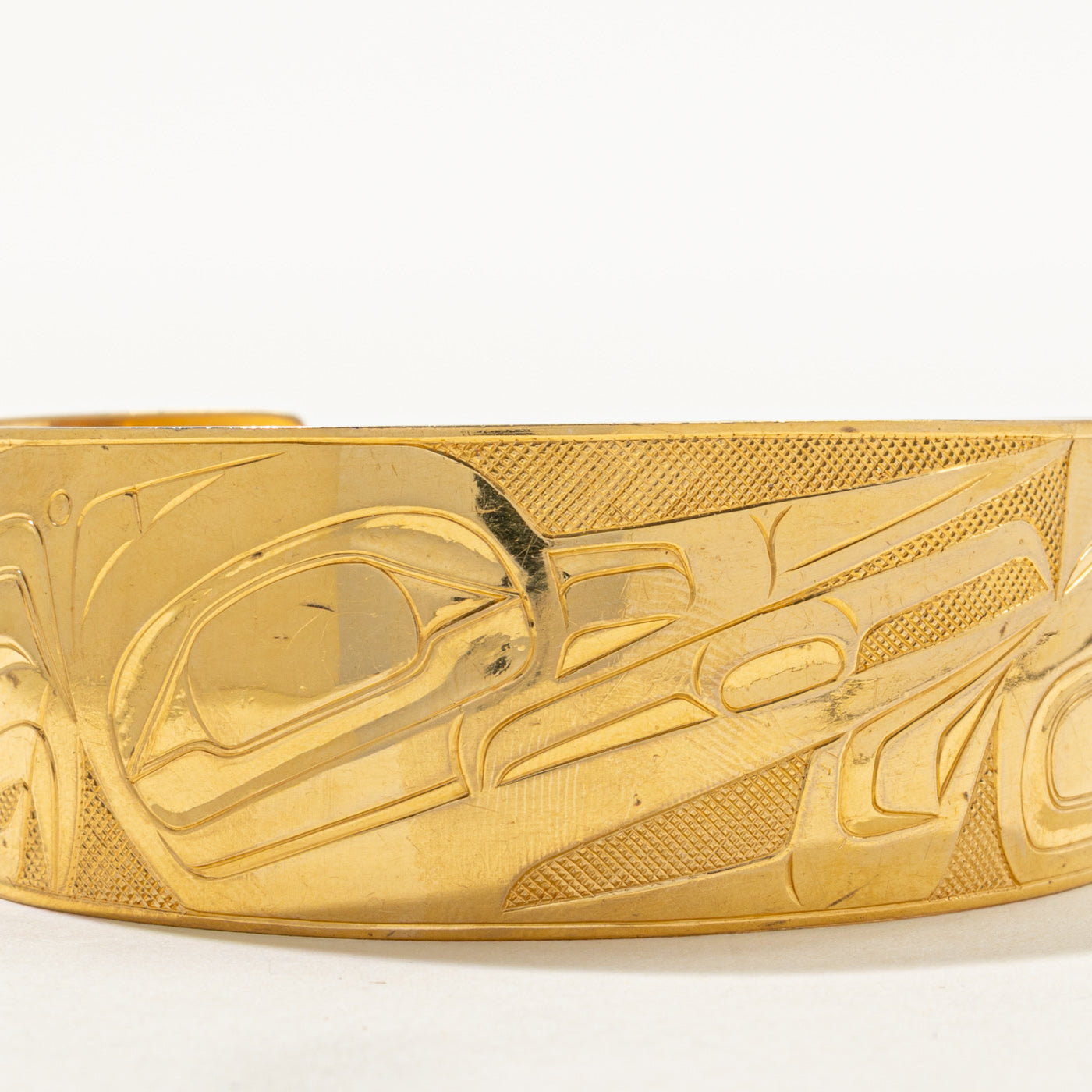 'Earl Muldon' 22k Yellow Indigenous Art Engraved Cuff | 2.5"