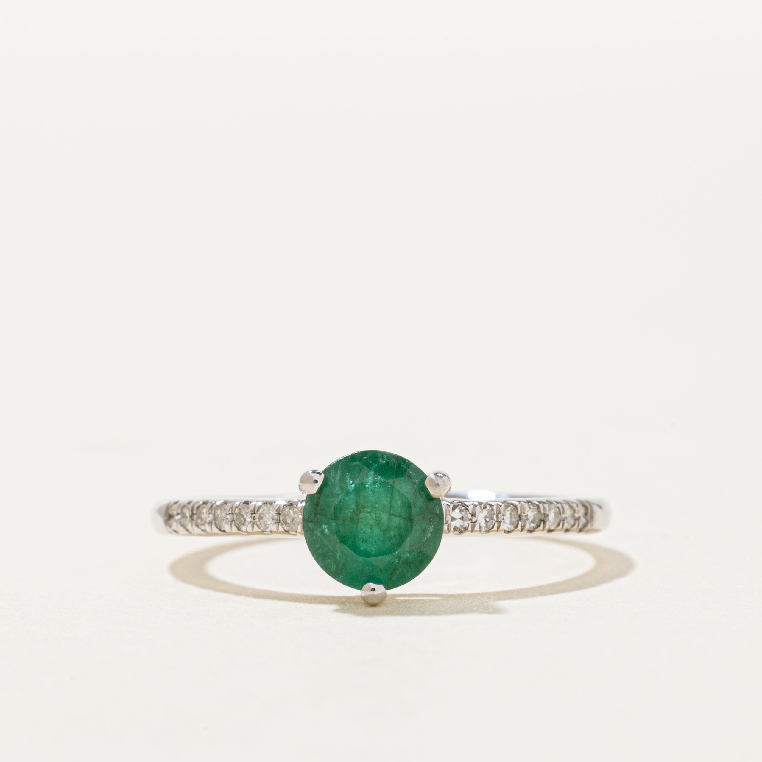 Bague émeraude et diamants | 0,75 ct, 0,07 ct au total | Taille 7,25